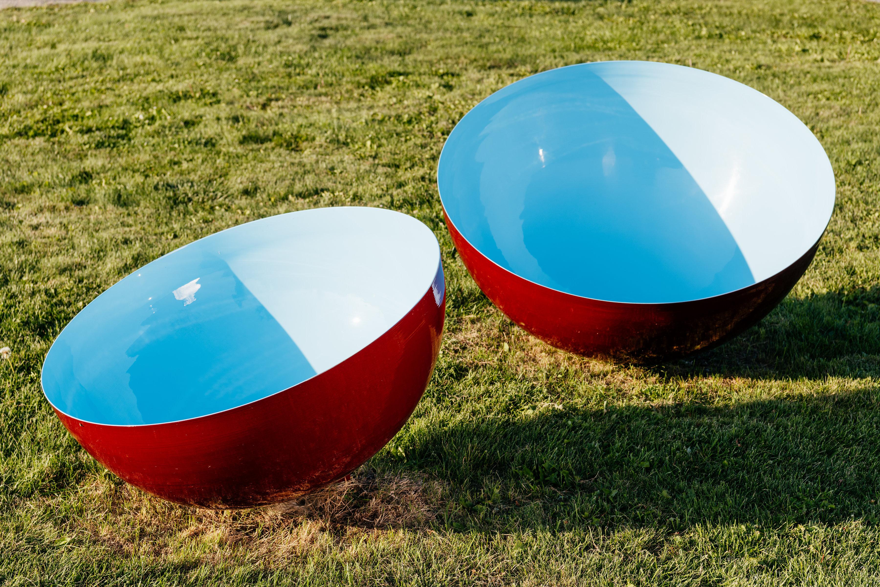 Singing Bowl Cerulean Sky Medium – Skulptur aus Edelstahl für den Außenbereich in Blau (Zeitgenössisch), Sculpture, von Marlene Hilton Moore
