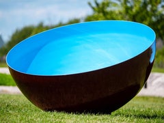 Cuenco Cantor Cielo Cerúleo Mediano - escultura de acero inoxidable para exteriores en azul