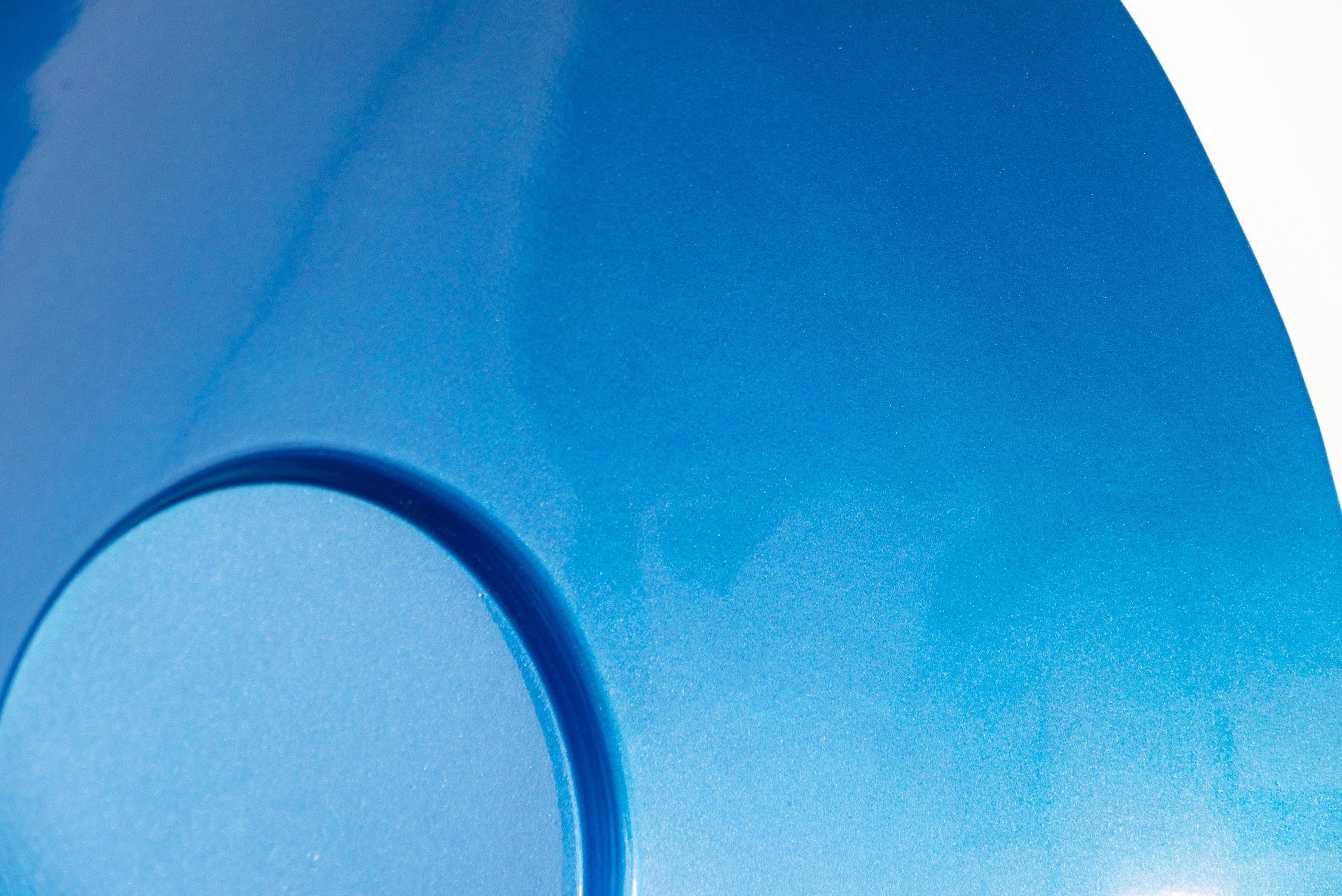 Singing Vessel Atlantic Blue 32 – kreisförmige, zeitgenössische Wandskulptur aus Stahl im Angebot 1