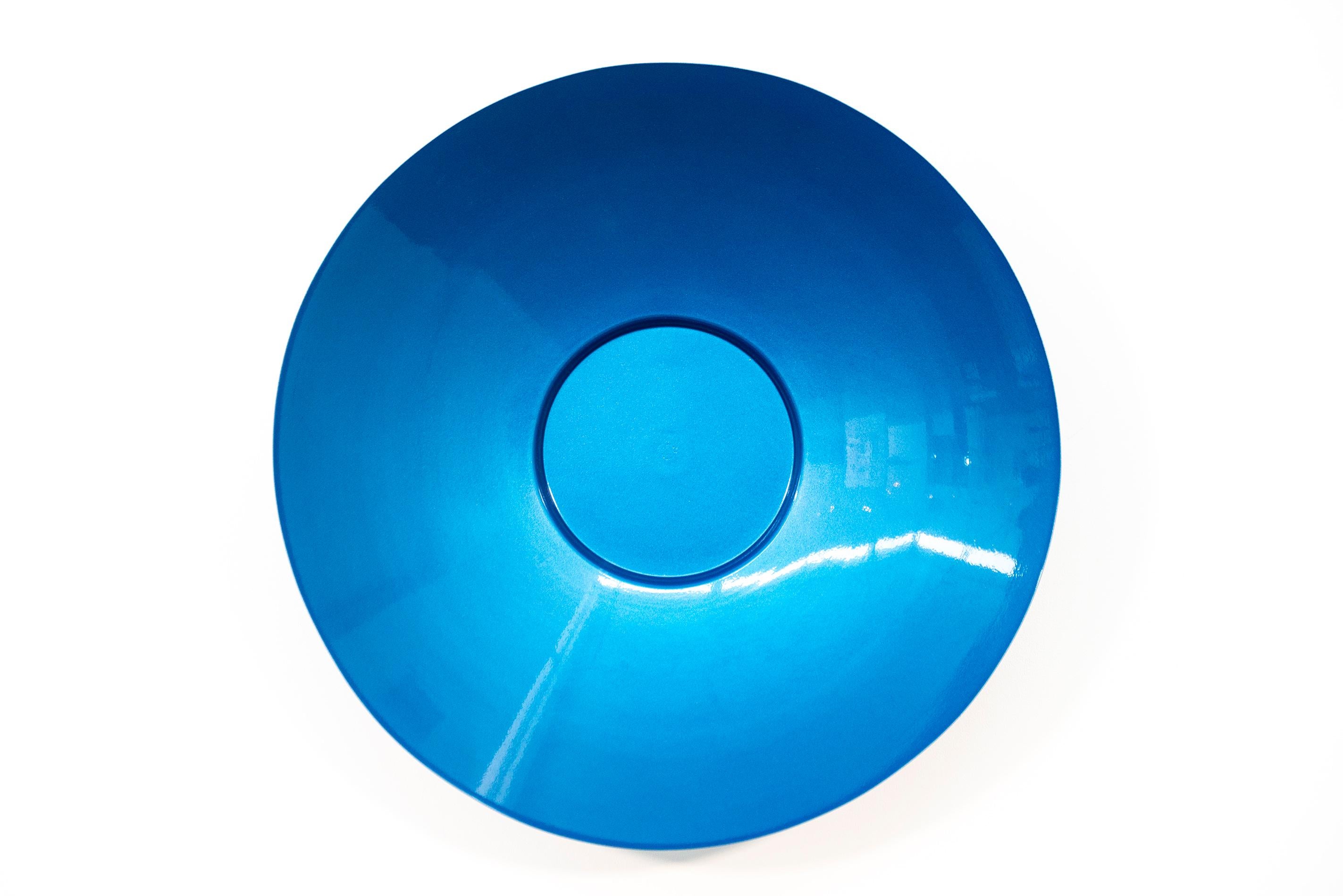 Singing Vessel Atlantic Blue 32 – kreisförmige, zeitgenössische Wandskulptur aus Stahl