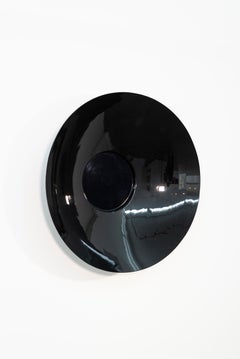 Singendes Gefäß Jet Black 32 – kreisförmige, zeitgenössische Stahlwandskulptur