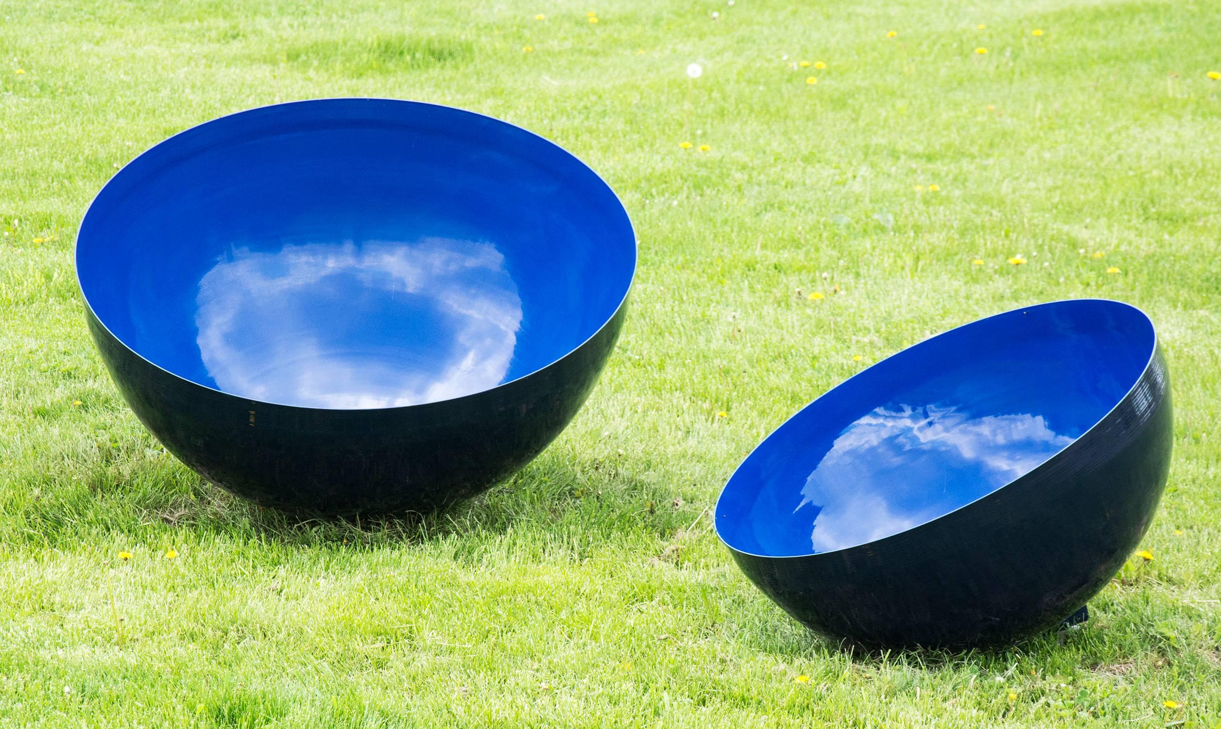 Singing Bowl Ultramarine Sky Large - painted stainless steel garden sculpture - Contemporary Sculpture by Marlene Hilton Moore