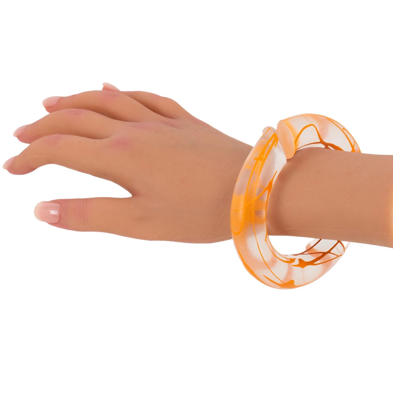 Pulsera brazalete de lucite acrílico Marlene McKibbin en venta 3