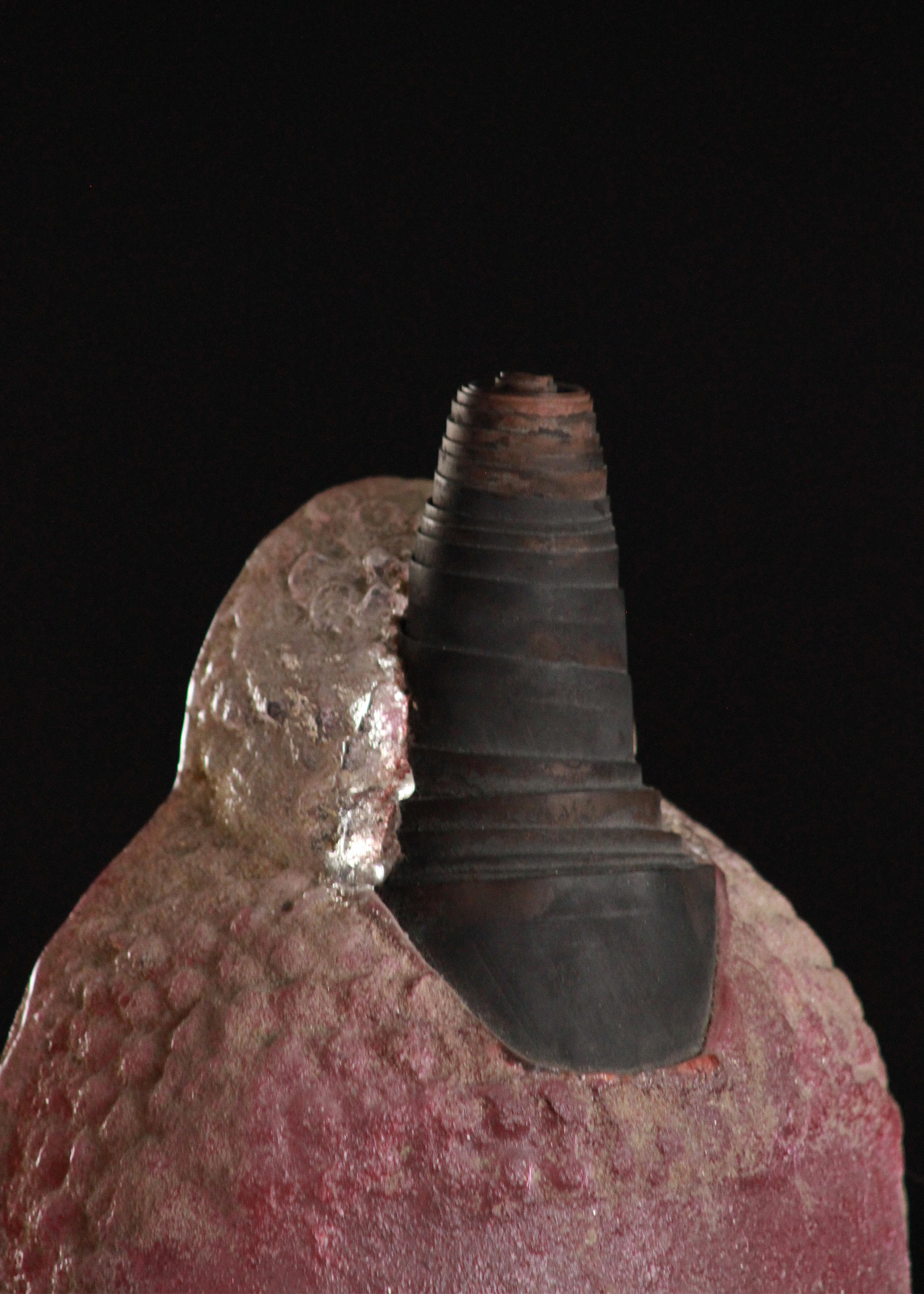 Marlene Rose (geb. 1967) Kopf des Buddha aus Sandgussglas und Stahlskulptur, 2004 im Angebot 1