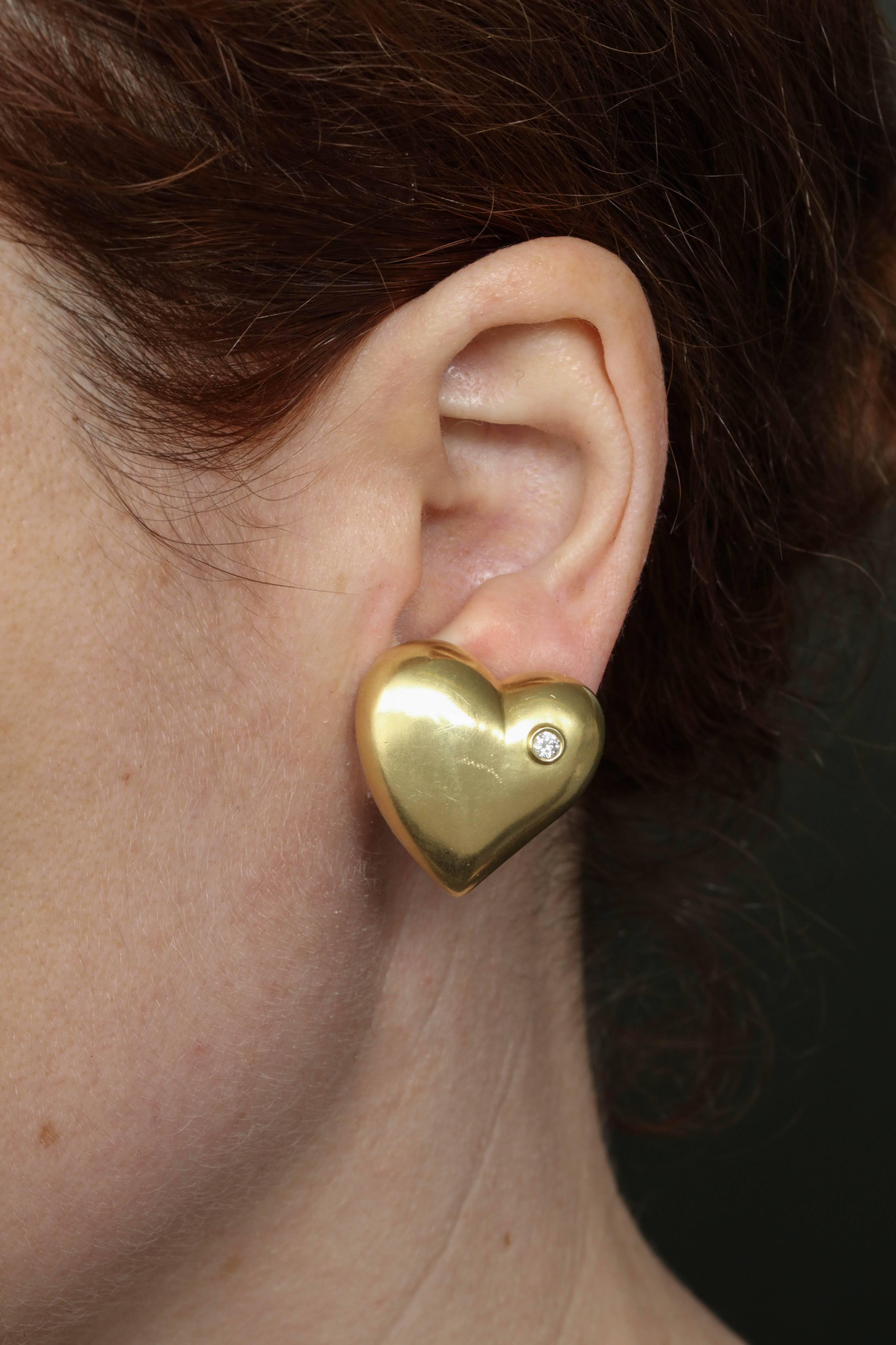 Marlene Stowe 1980s Diamond Puffy Heart Hand-Hammered Gold Earclips For Sale 1