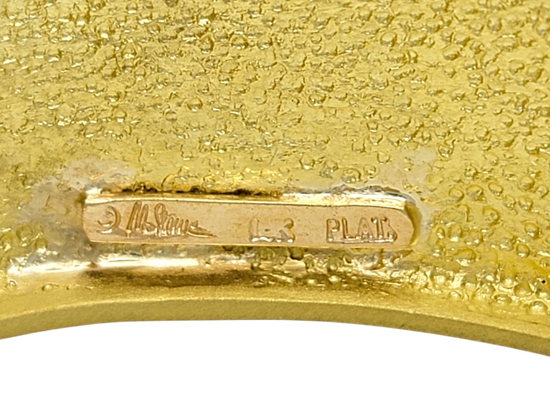 Marlene Stowe Gebürstet 18 Karat Gelbgold Breite Manschette Armband Pavé Diamant Herz im Angebot 4