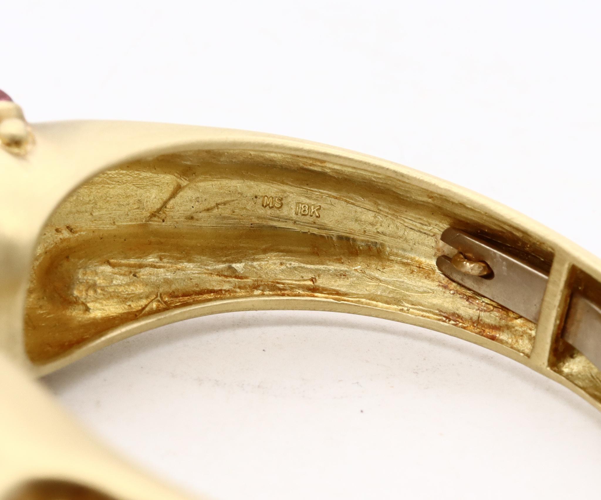 Marlene Stowe Manschettenarmband aus 18 Karat gebürstetem Gold mit Mabe-Perlen und Turmalin (Gemischter Schliff) im Angebot