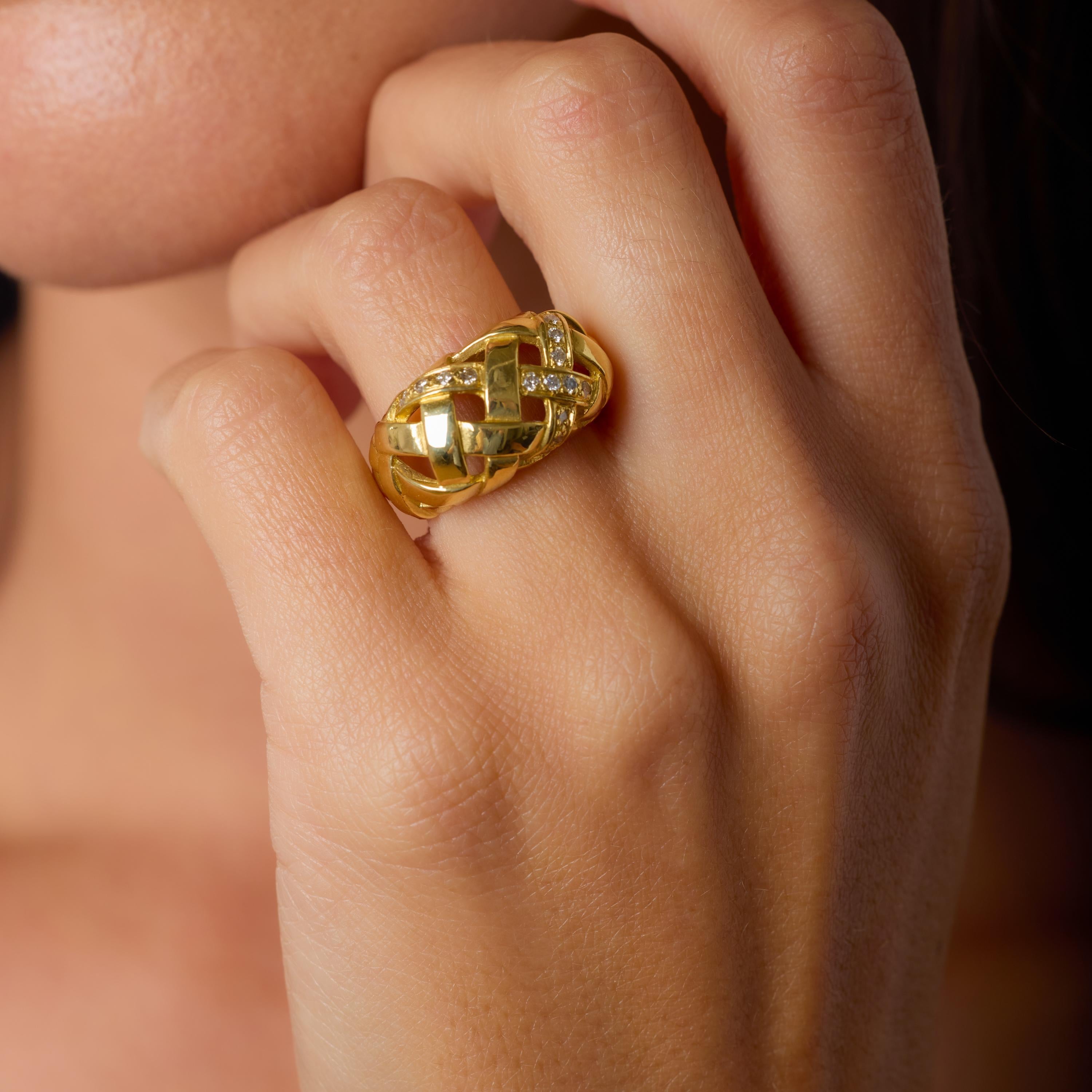 Dieser exquisite französische Mid-Century-Ring präsentiert in seinem Zentrum einen seltenen und atemberaubenden lila Saphir ohne Hitzeeinwirkung - einen 2,45-karätigen Edelstein aus Madagaskar, der von GIA für seine natürliche, unbehandelte