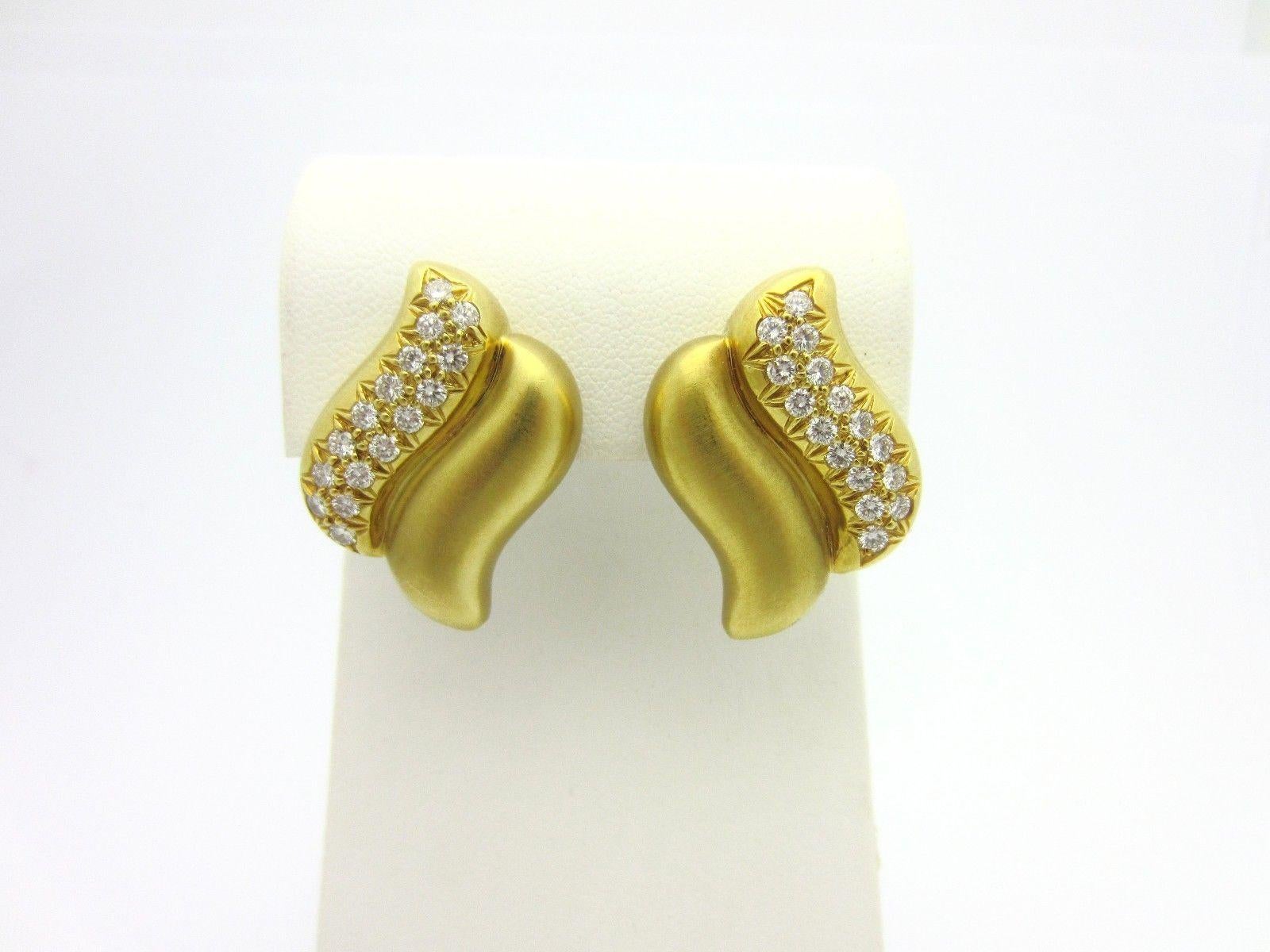 These fantastic 18k yellow gold clip-on earrings by noted designer Marlene Stowe are a classic design.  The earrings are designed as a double wave or 