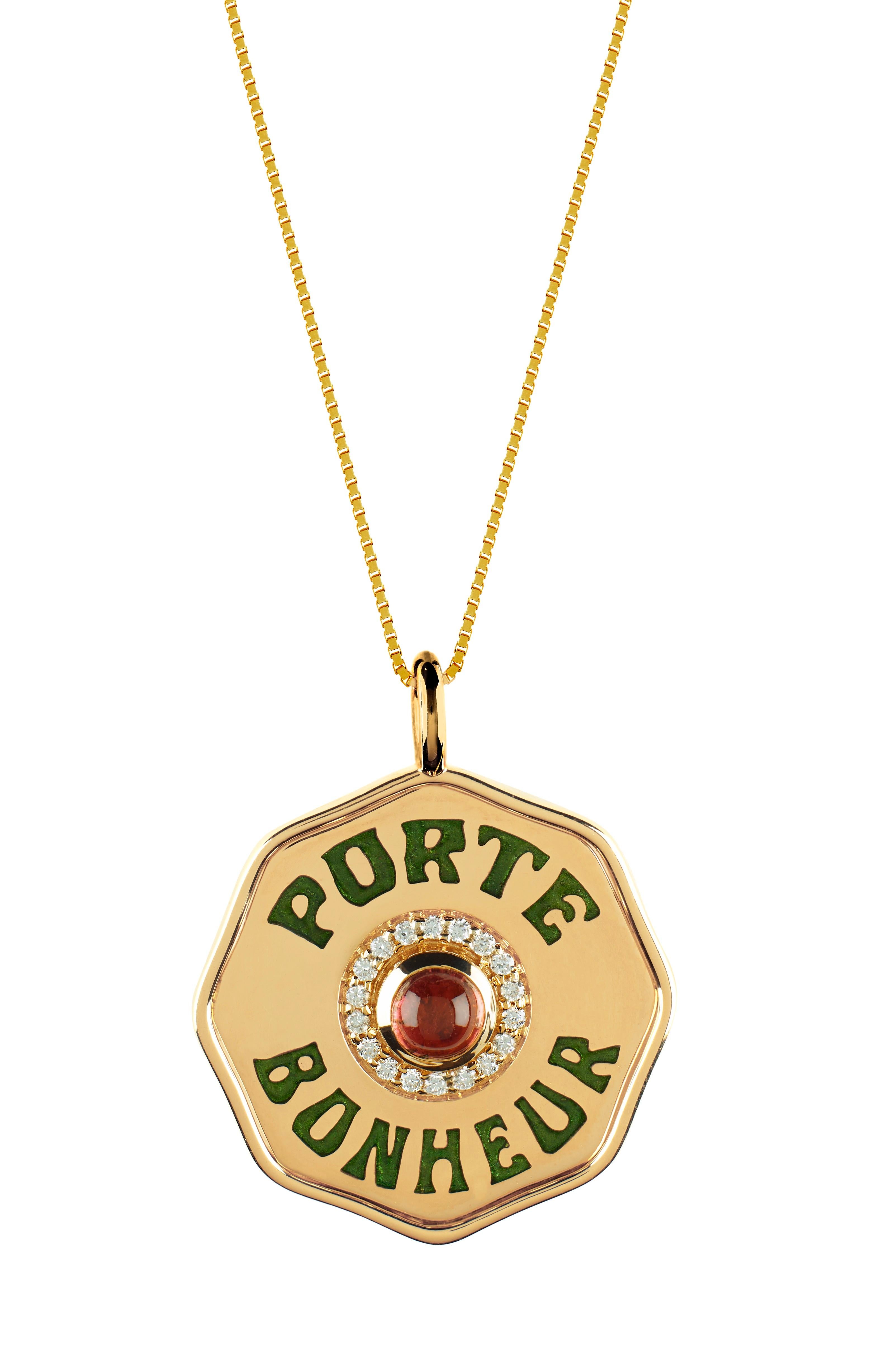 Taille cabochon Marlo Laz Collier pendentif porte-bonheur à breloques en or 14 carats et turquoise avec pièce de monnaie en vente