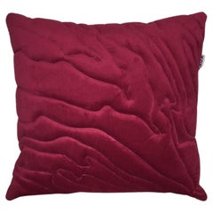 Coussin en velours matelassé de manière organique par Kunaal Kyhaan