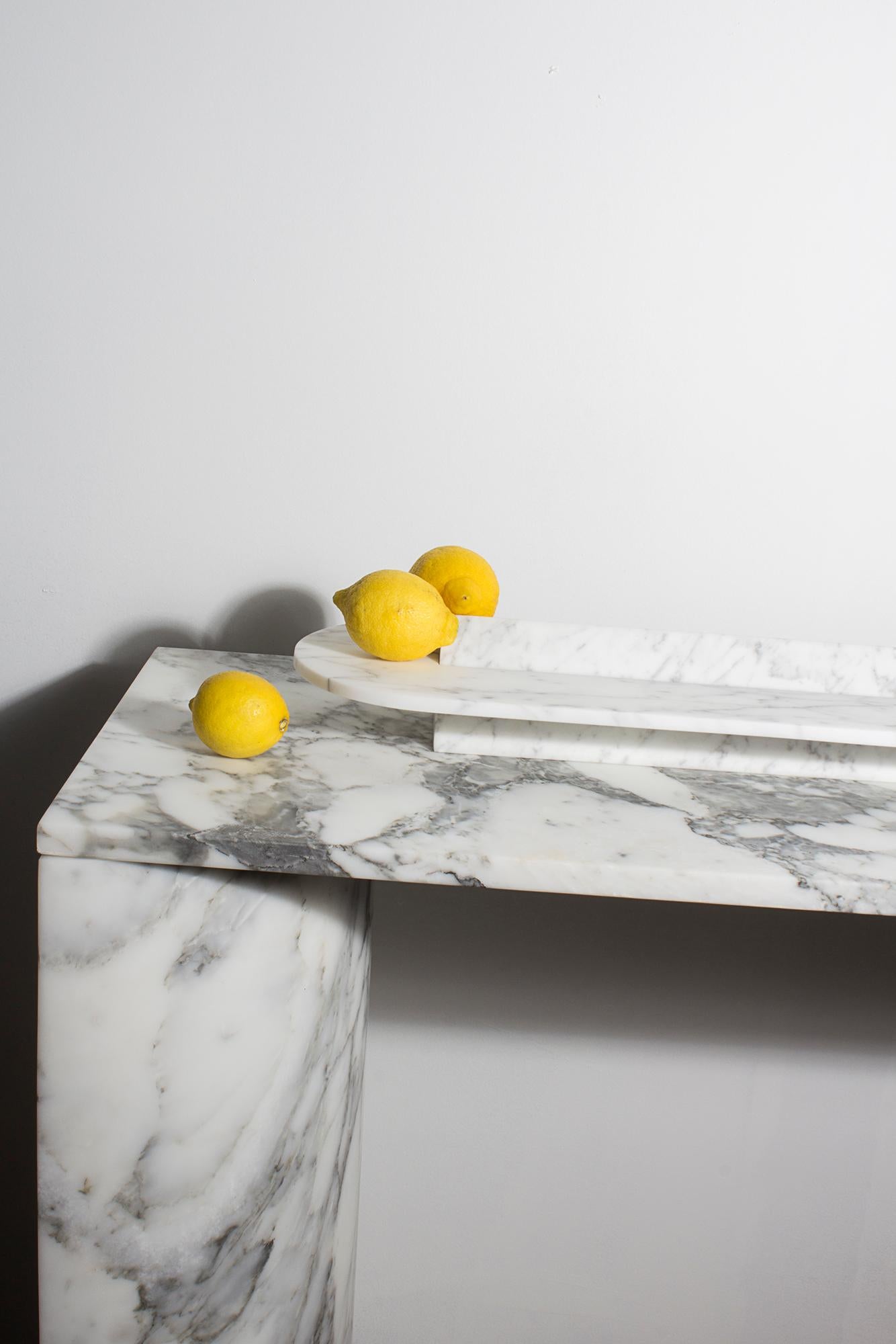 italien Marmo Domestico Alfredo Consolle en marbre blanc Arabescato, poli mat en vente