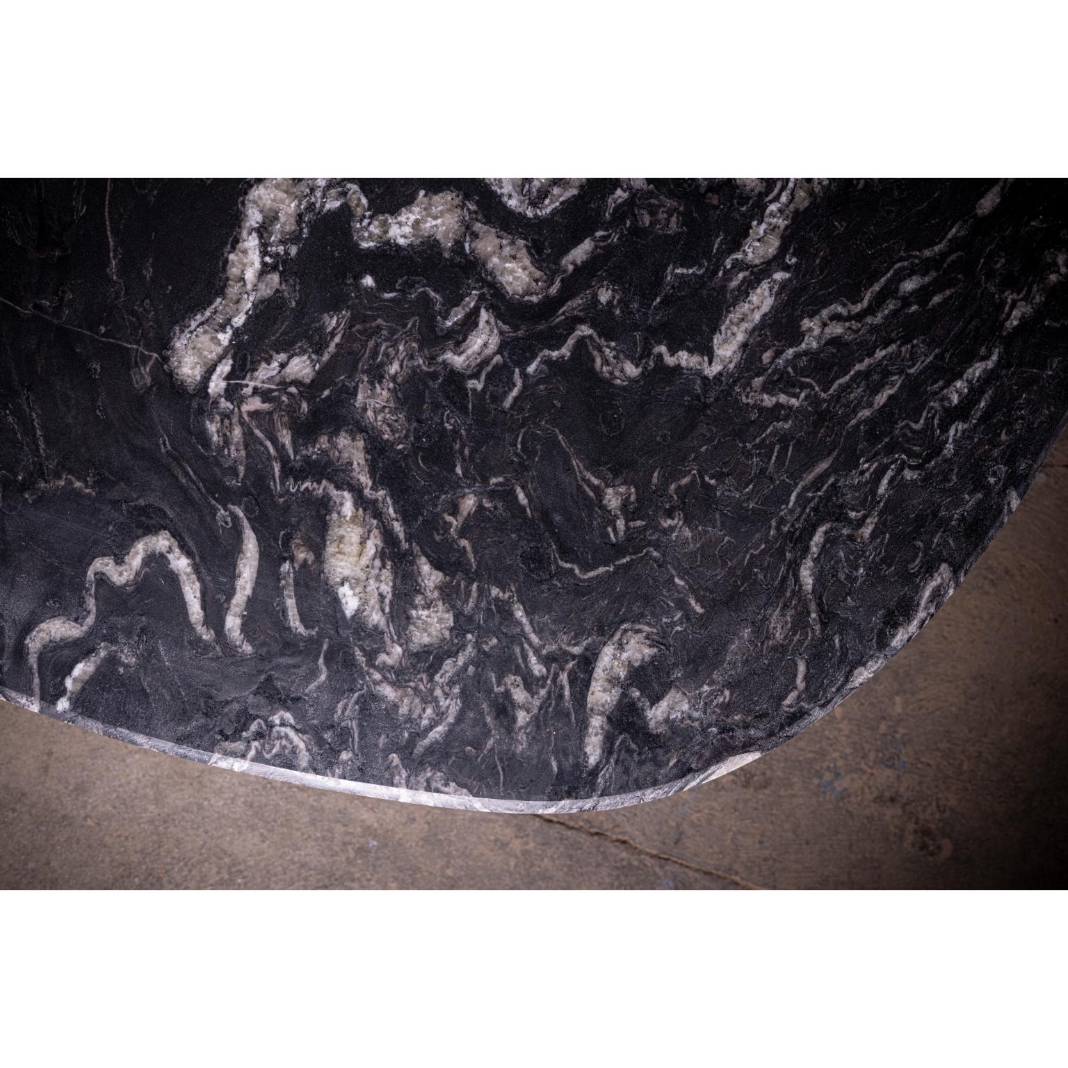 Moderne Marmol Negro Dining Table in Black Oak & Antolini Quartzite by No Age Studio en vente