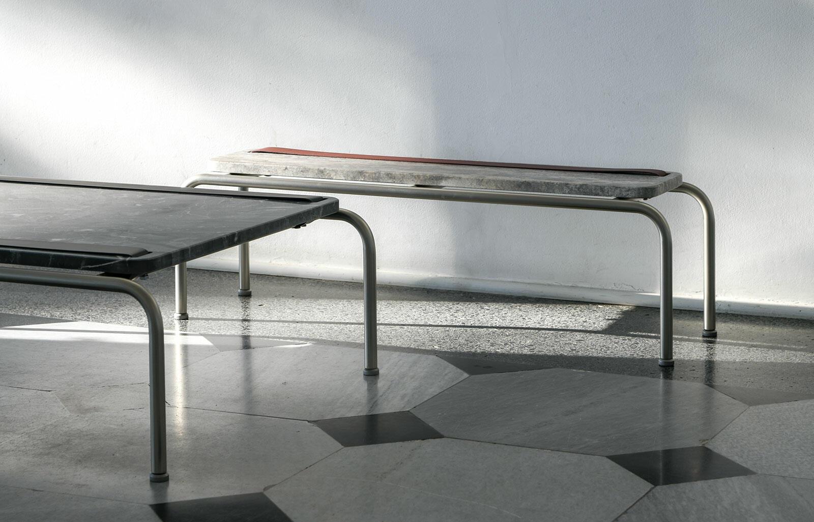 Marmorino side table in marmo Travertino Titanium di Dalmoto  In New Condition For Sale In Como, IT