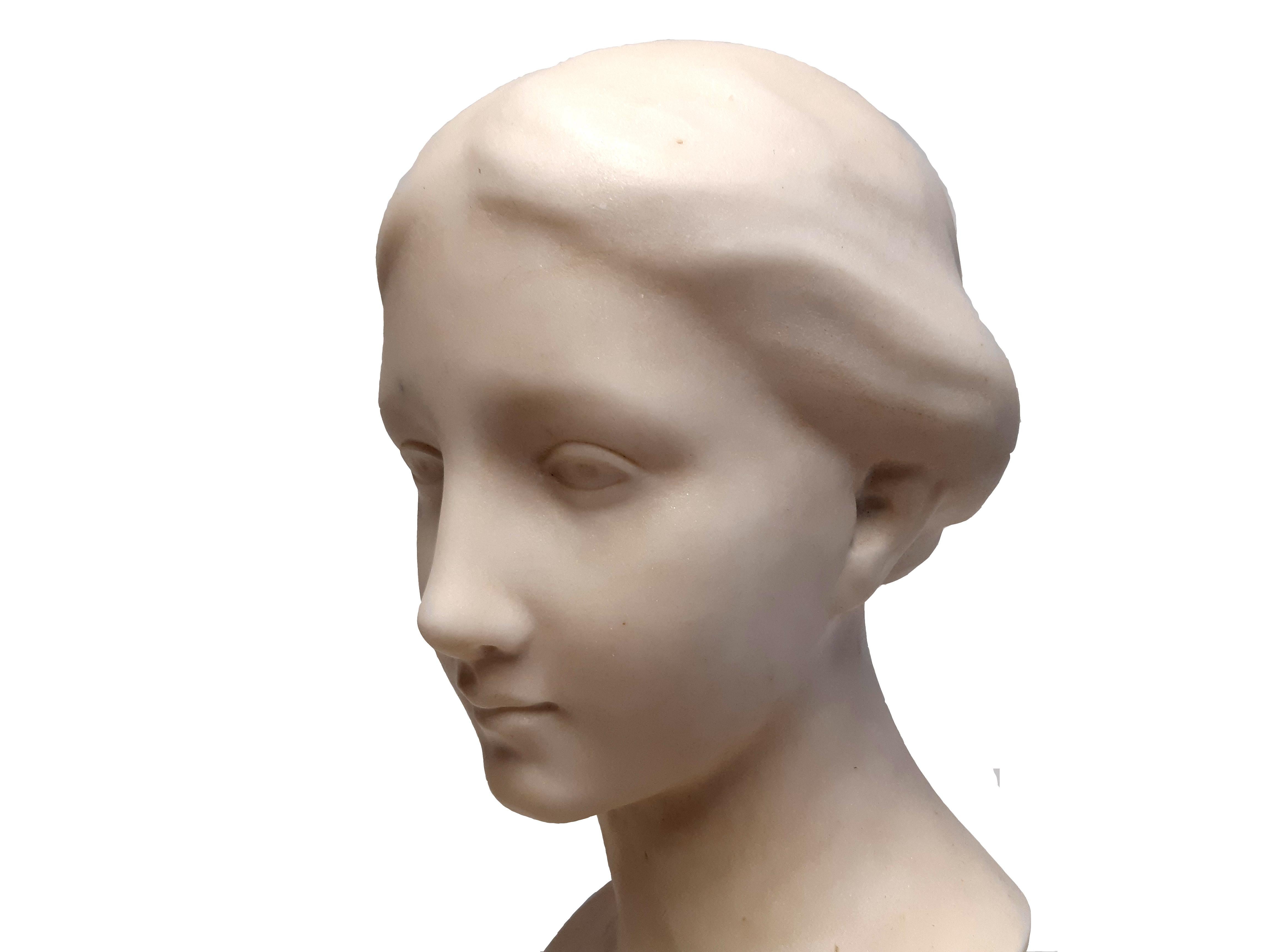 German Marmorkopf einer jungen Frau um 1900 For Sale