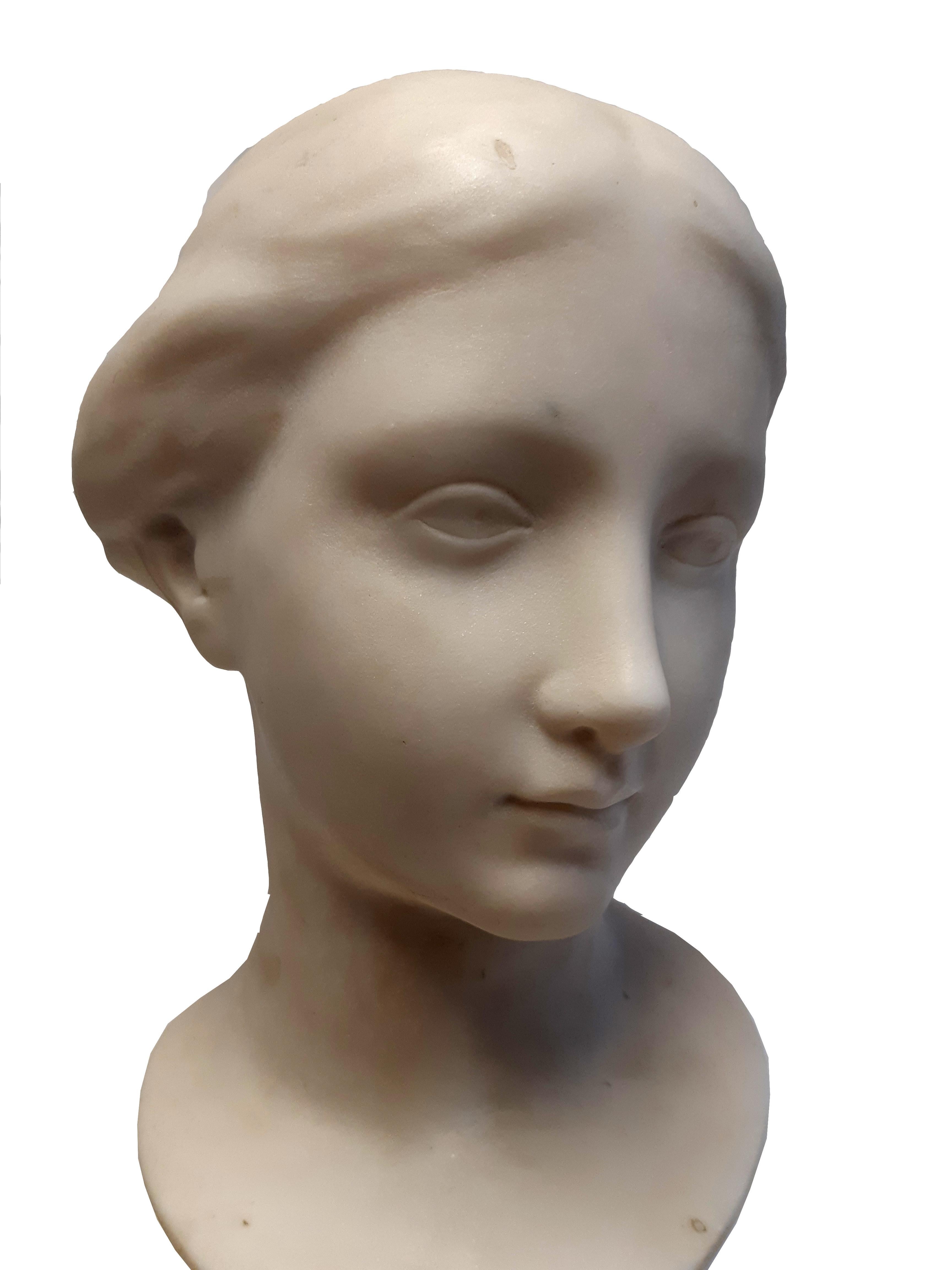 20th Century Marmorkopf einer jungen Frau um 1900 For Sale