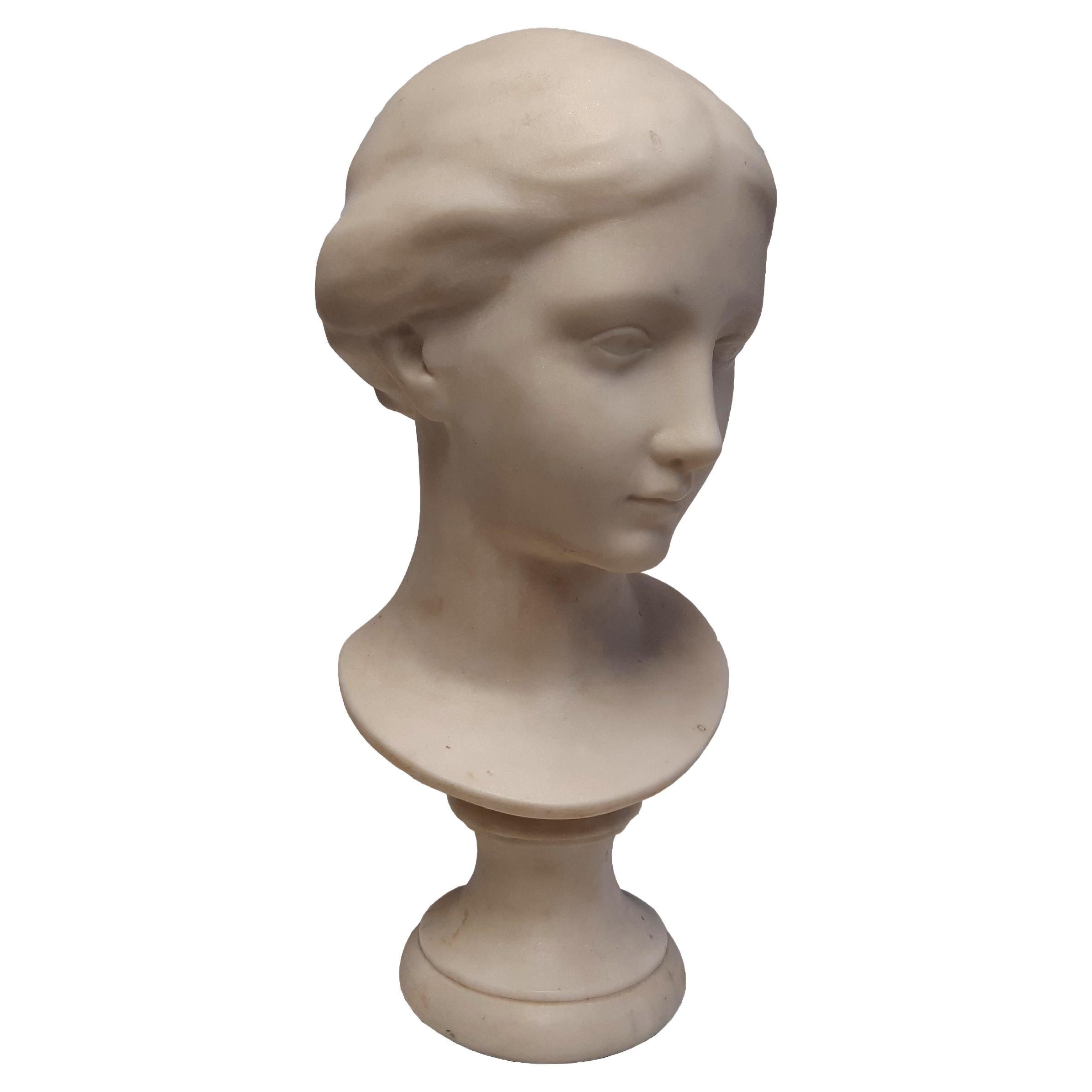 Marmorkopf einer jungen Frau um 1900 For Sale