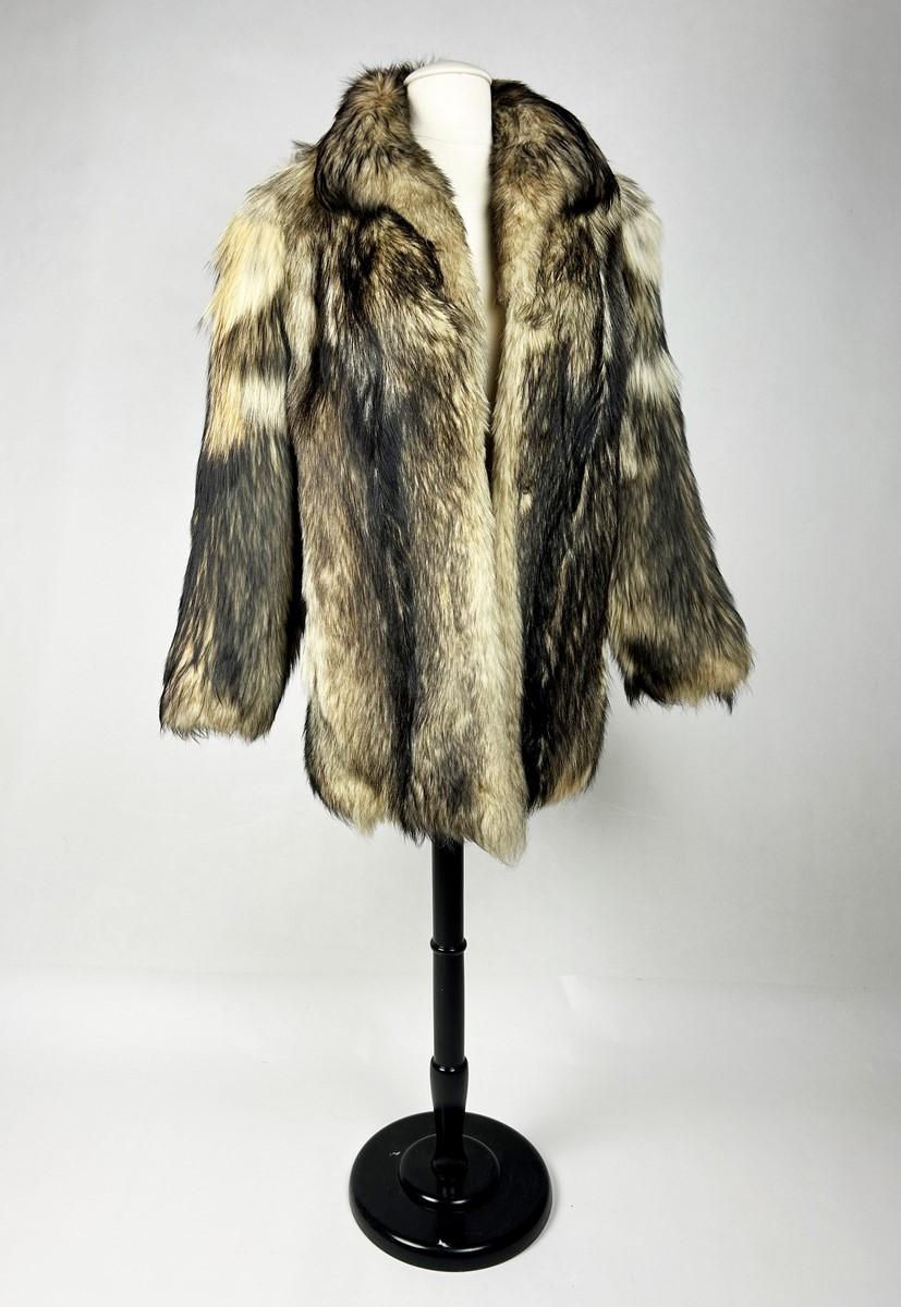 Circa 1970-1980

France

A women's thick vintage fur coat in marmot (?) dating from the 70s or 80s. Three-quarter length coat with shawl collar and long sleeves, with three hooks for the front fastening. Very soft, dense long-haired fur in delicate