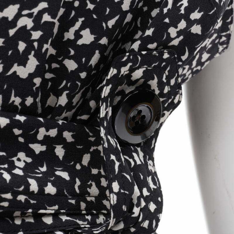 MARNI 100% Seide schwarz weiß abstrakt geknöpftes Etuikleid IT38 XS
Aktenzeichen: CELG/A00188
Marke: Marni
MATERIAL: Seide
Farbe: Schwarz, Weiß
Muster: Abstrakt
Zusätzliche Details: Schwarze Knopfleiste an der Taille. Abnehmbarer