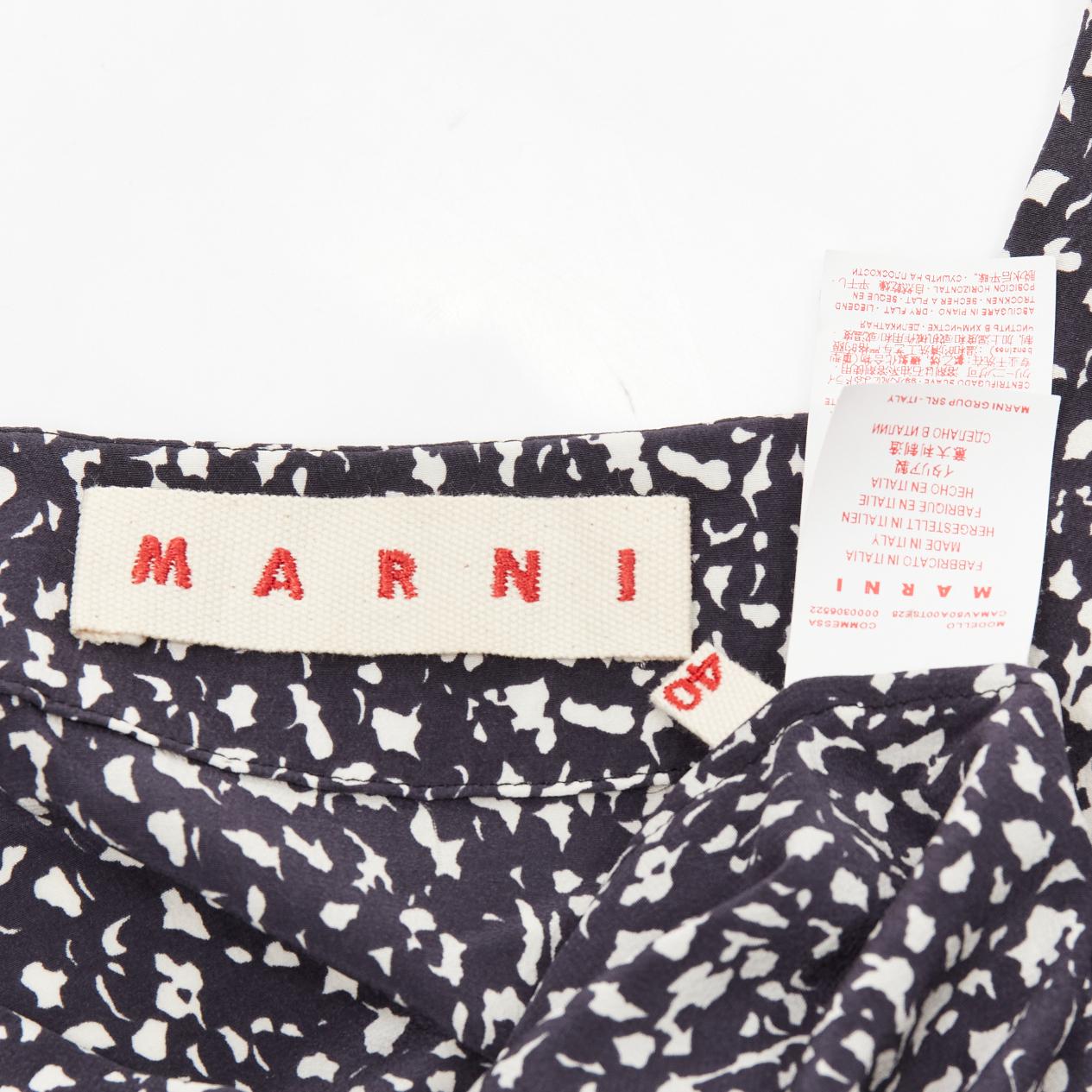 MARNI 100% soie noir blanc imprimé moucheté robe chemise à col asymétrique IT40 S en vente 5