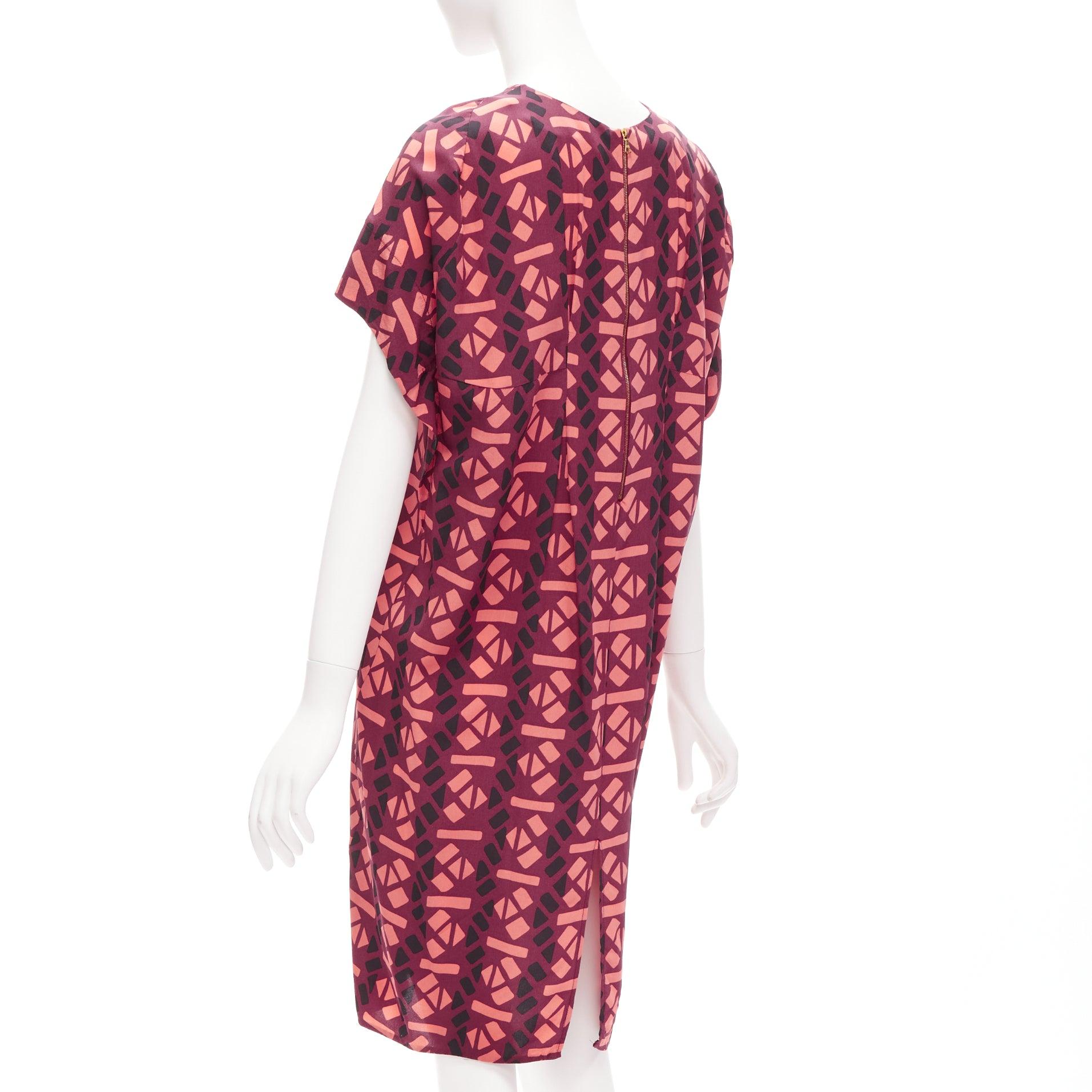 MARNI 100% silk burgundy pink geometric print cap sleeves dress IT36 XS
Reference: CELG/A00284
Brand: Marni
Material: Silk
Color: Burgundy, Pink
Pattern: Geometric
Closure: Zip
Extra Details: Back zip.
Made in: Italy

CONDITION:
Condition: