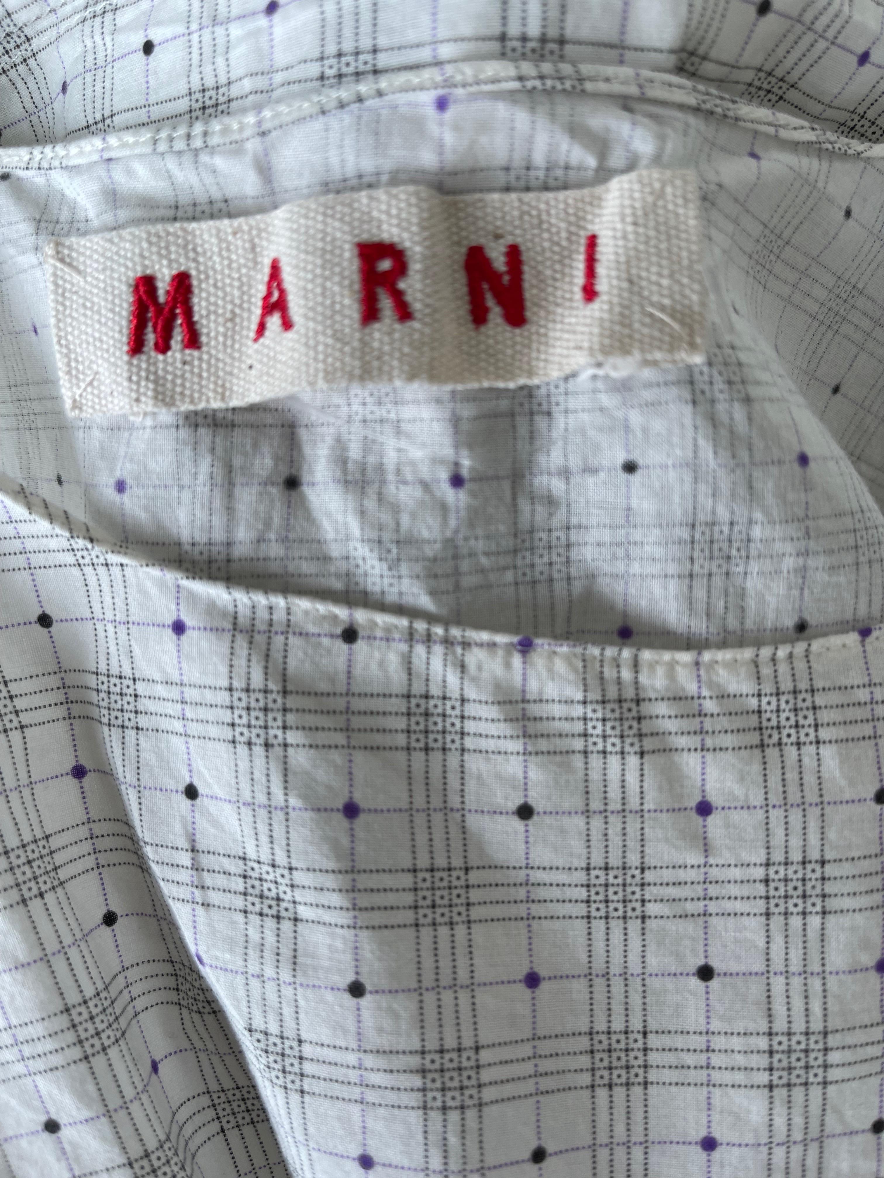 Chic early 2000s MARNI white and purple cotton polka dots and stripe sleeveless cotton blouse ! Features raw edges with an empire waist. Hidden zipper up the side. Great alone with jeans or under a blazer. 
In great condition
Made in Italy
Marked