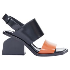 Sandales MARNI 2016 présentées lors du défilé, en cuir, à blocs de couleur, asymétriques et à talon épais