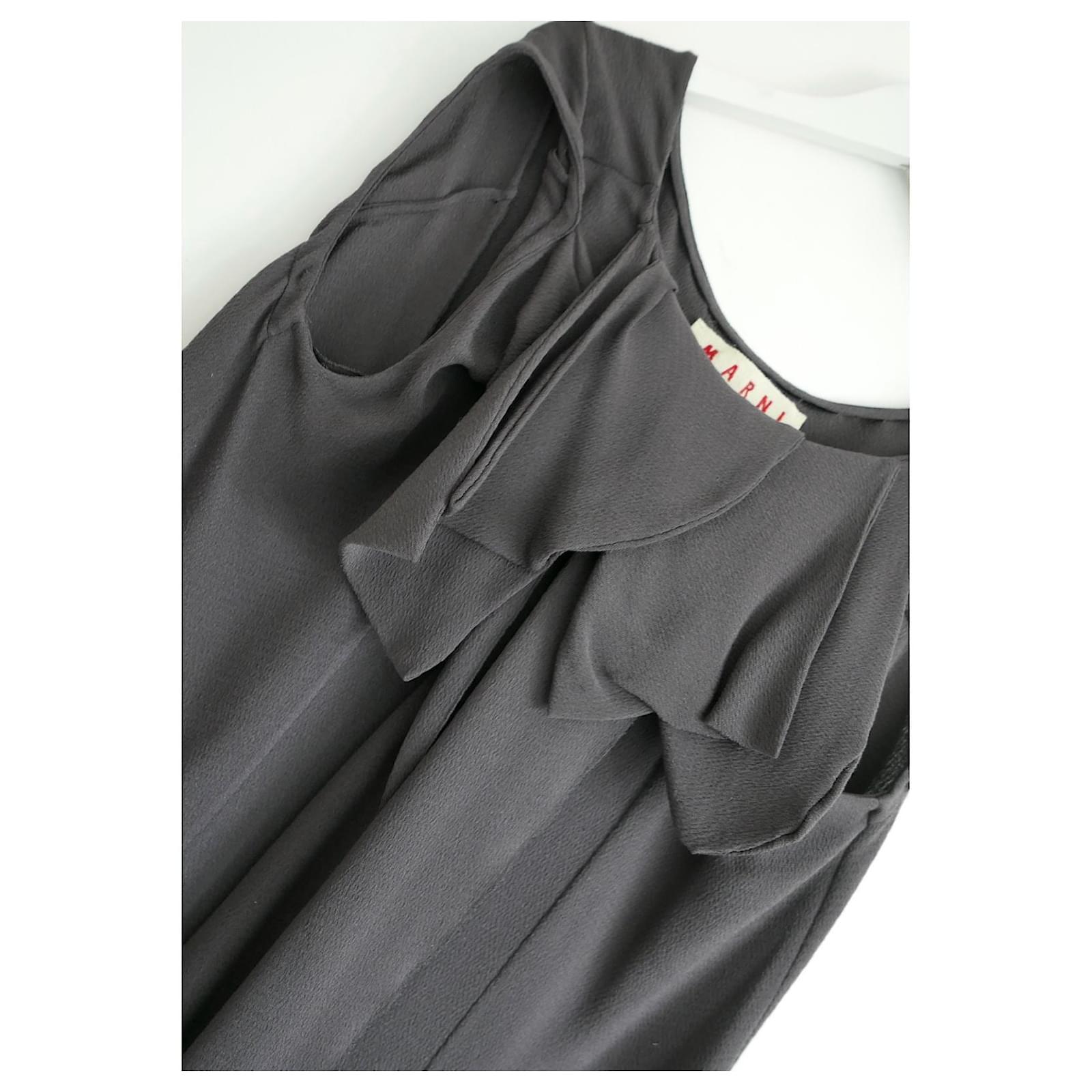Gorgeously draped Marni top - worn once. Made from soft matte grey silk crepe, it has soft deconstructed bow the front, curved arm holes which are set slightly forward and panelled body. Size IT40/UK8. Measure approx - bust/waist 38” and length 24”
