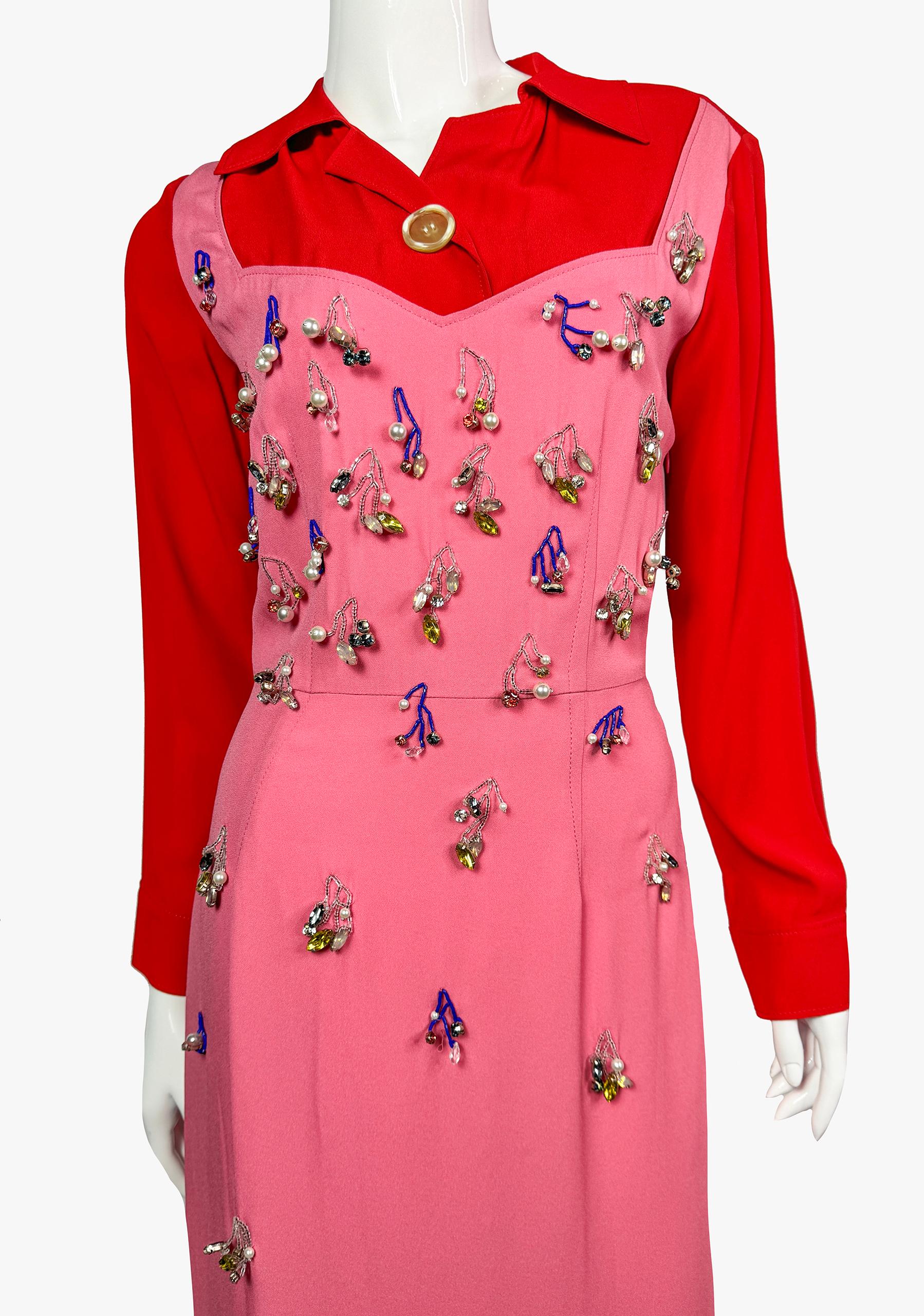 Marni evening dress, 2020 Collection

The dress is embroidered with beads, pearls and rhinestones

Size – IT38

Length – 113 cm

Shoulders – 43 cm

Sleeve – 56 cm

Armpits- 45 cm

Waist – 70 cm

Hips – 94 cm

Fabtic – crepe satin

Condition – very
