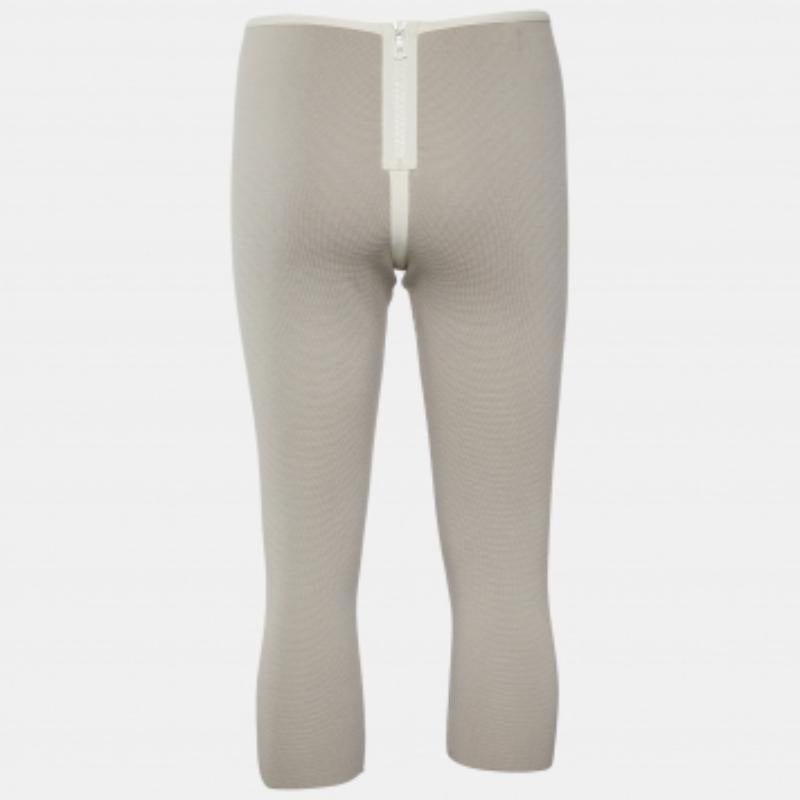 Wie stilvoll und edel diese Hose ist! Die Hose ist aus hochwertigen Stoffen gefertigt und hat eine tolle Passform. Ergänzen Sie sie mit einem schicken Crop-Top.