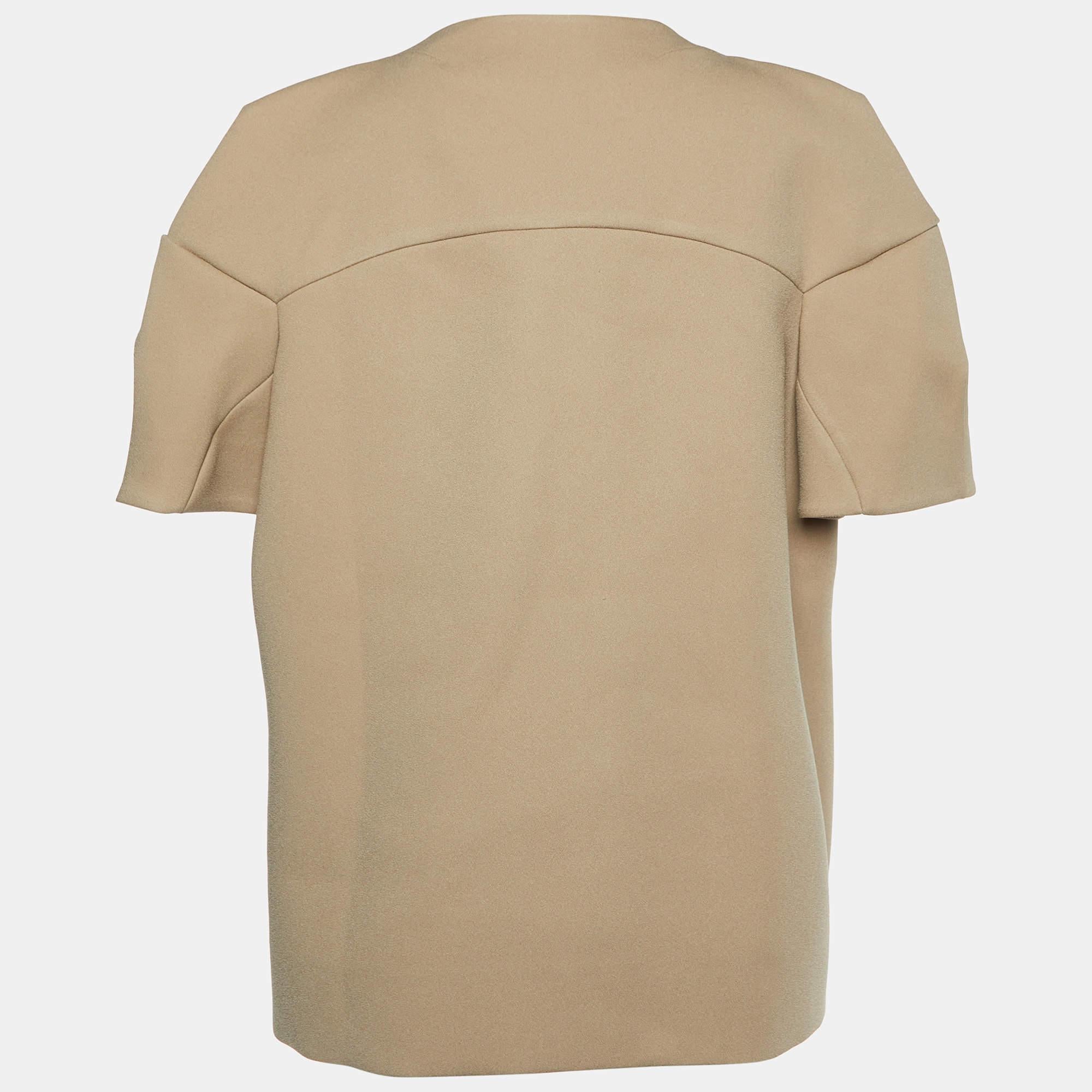 Infondi una dose extra di stile nel tuo abbigliamento con questa giacca di gran moda. Realizzato con materiali di qualità, incarna un'atmosfera contemporanea ed è ricco di caratteristiche funzionali.