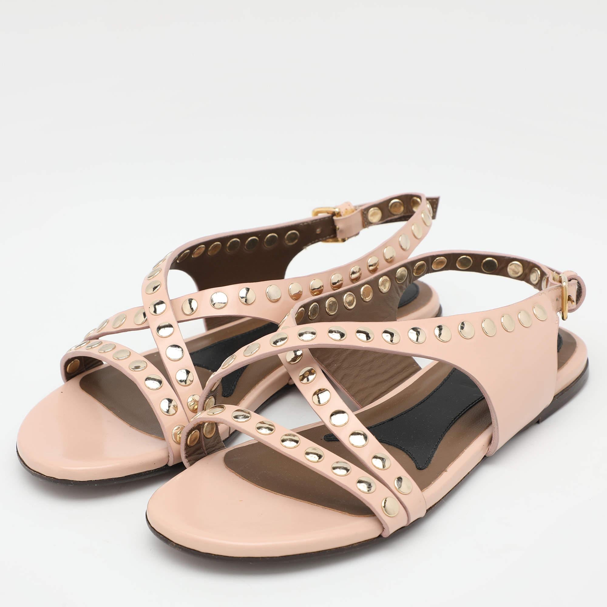 Wear these designer sandals to spruce up any outfit. They are versatile chic and can be easily styled. Made using quality materials these sandals are well built and long lasting.