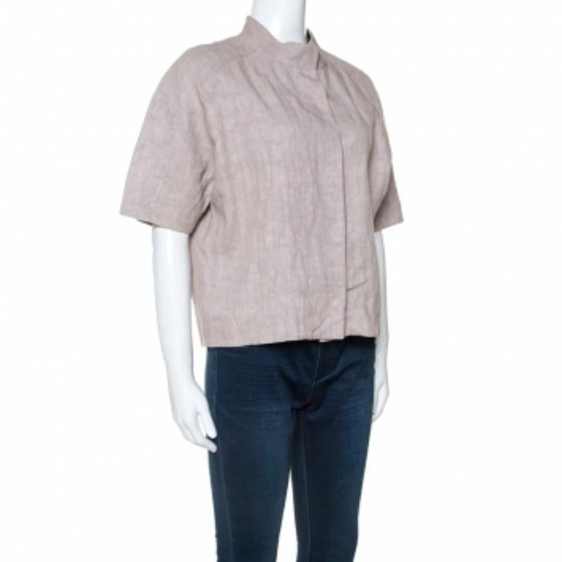 Este top de Marni es una creación agradable. El top tiene un diseño sencillo, unido por mangas cortas y cierre frontal de botones. Este cómodo top beige puede llevarse con vaqueros, pantalones o faldas.