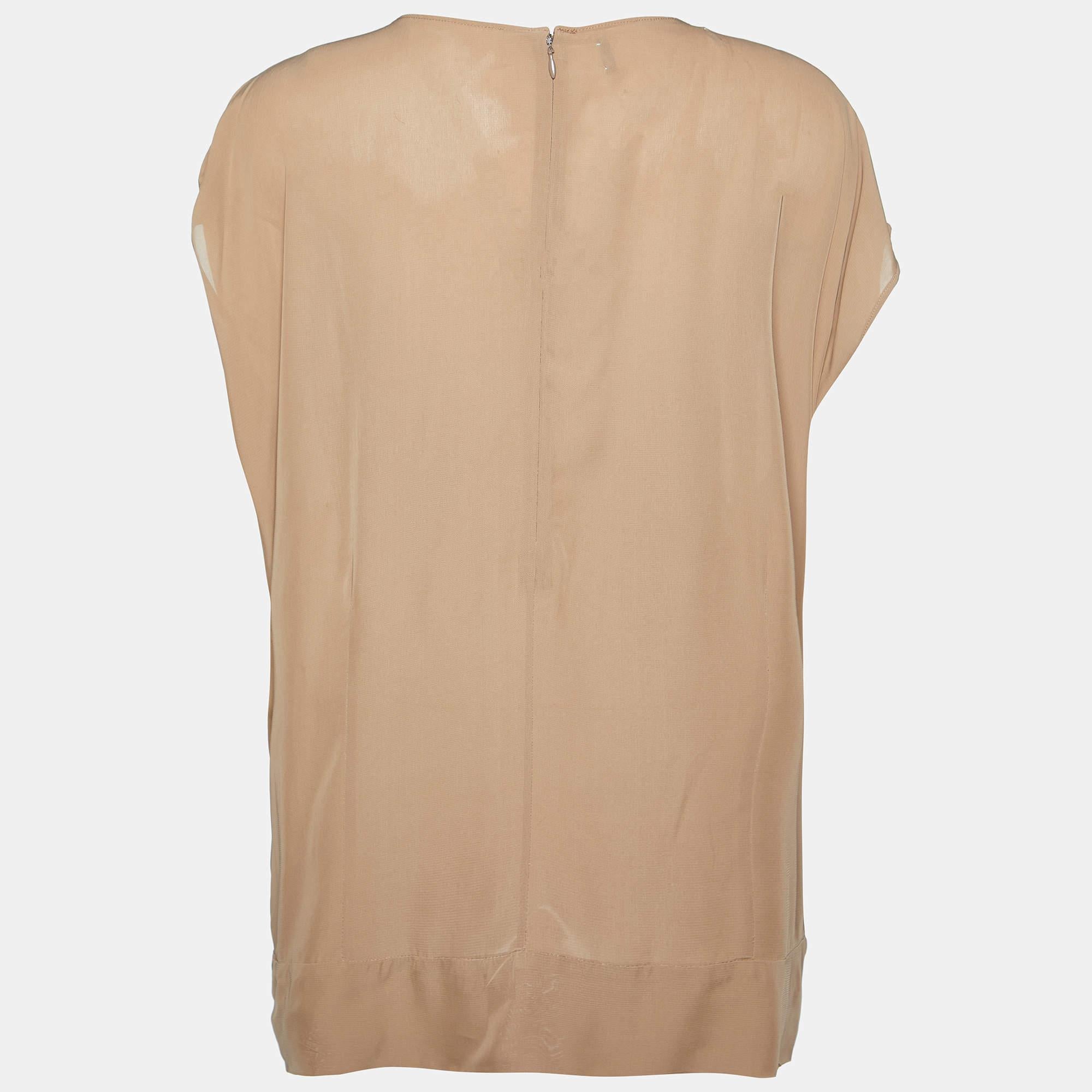 Complement your elegance with a lovely blouse like this one. With its pretty design and prime quality fabric this blouse is the best pick to look sophisticated and poised.