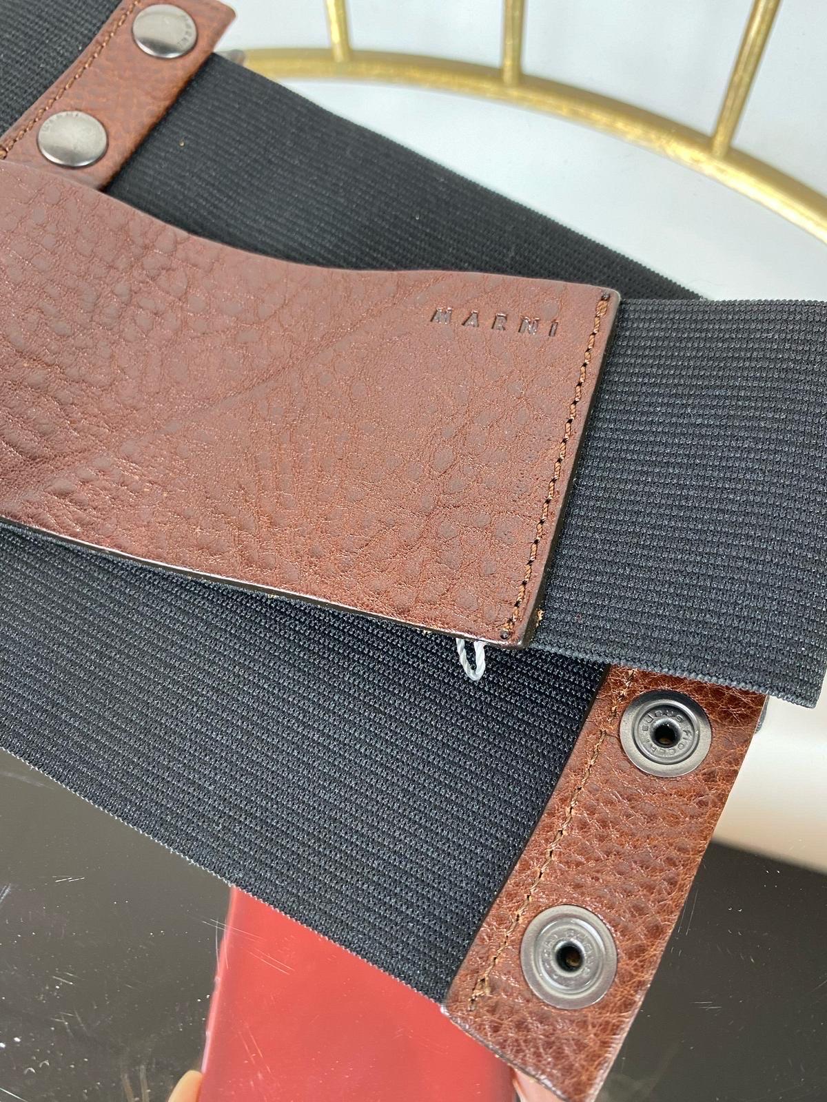 Marni belt with elastic and brown leather insert. For Sale 2