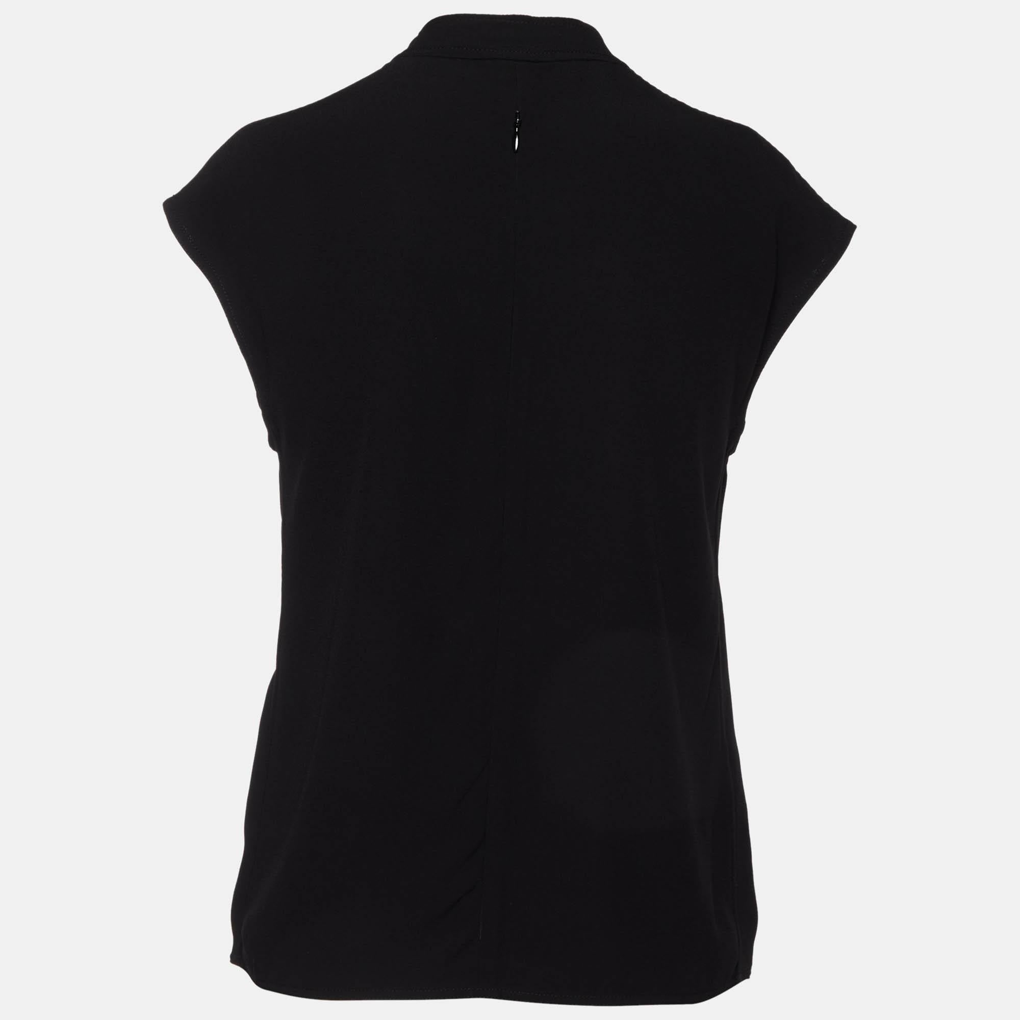 Find great style and comfort while wearing this designer top. Tailored using the best fabrics the creation has been given immense detail. Style it with a pair of jeans and flats.