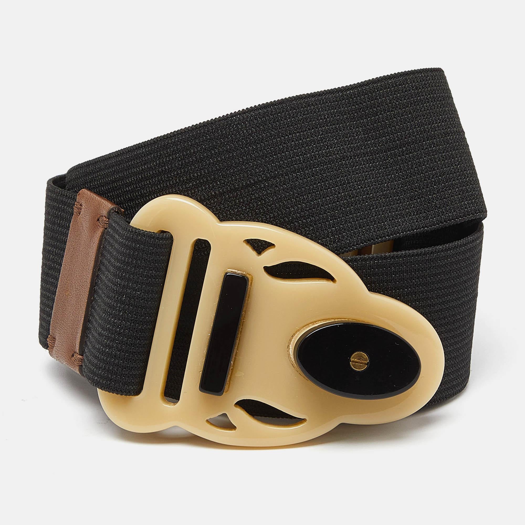 Elevate your style quotient with this Marni elastic belt. Crafted to perfection it exudes sophistication and luxury making it the ultimate accessory for those who demand both quality and fashion.