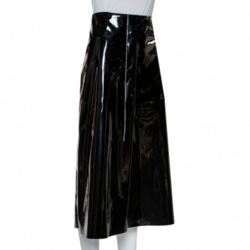 Wear a bold look with this Marni skirt in a gorgeous black hue. The piece comes crafted from faux patent leather, enhanced with contrasting hanging thread details, and falls to a midi-length. It is equipped with a zip closure. Wear it on your