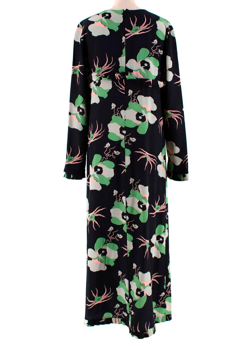 Marni Black & Green Floral Silk Long Dress

- Luxurious soft silk texture 
- Classic cut 
- Pleated trim details 
- Round neckline 
- Zip fastening to the back
- Long sleeve 
- Timeless elegant design 

Materials:
100% silk 

Dry clean only 

Made