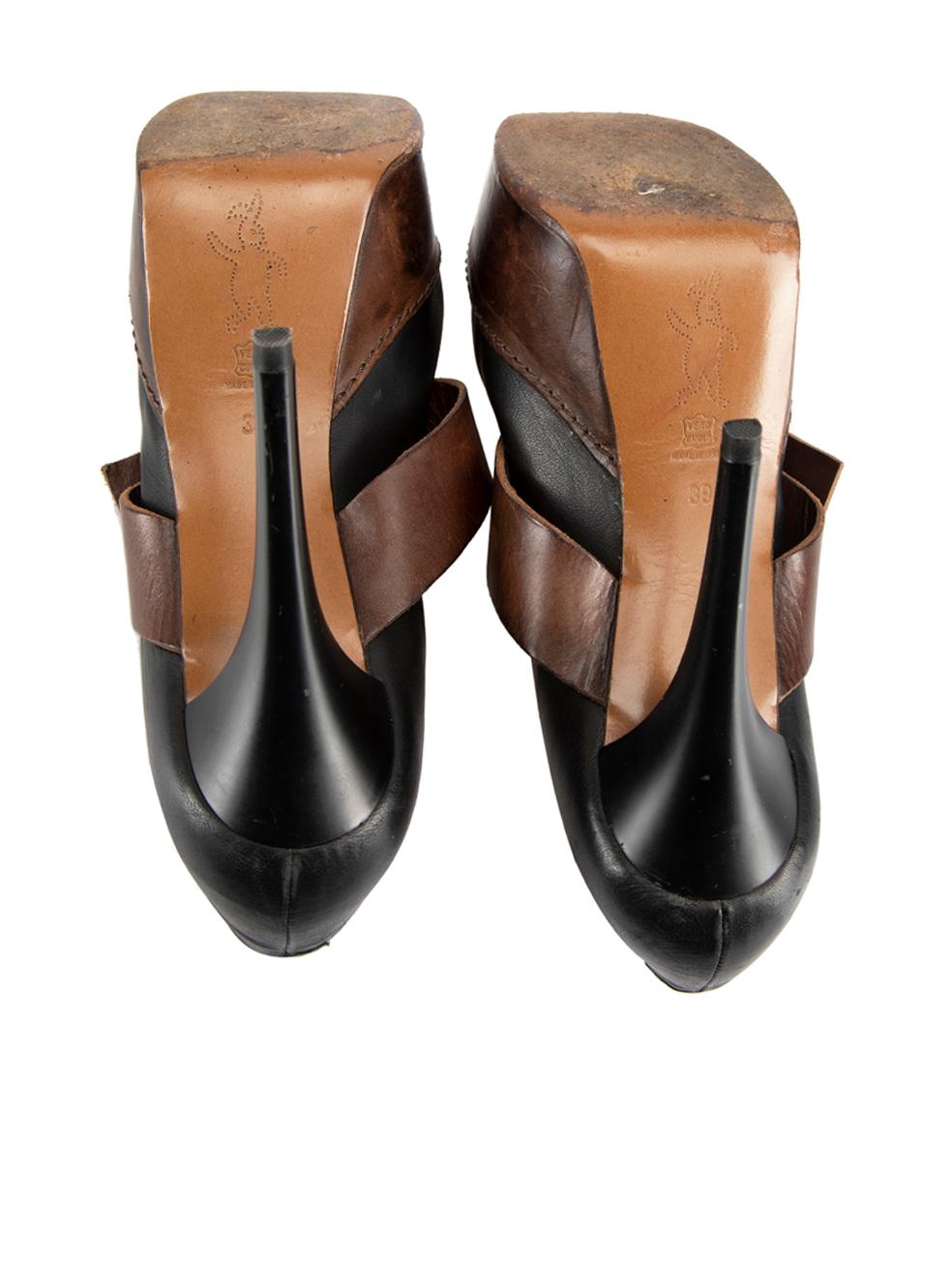 Women's Marni Black Leather Platform Buckle Heels Size IT 39 For Sale