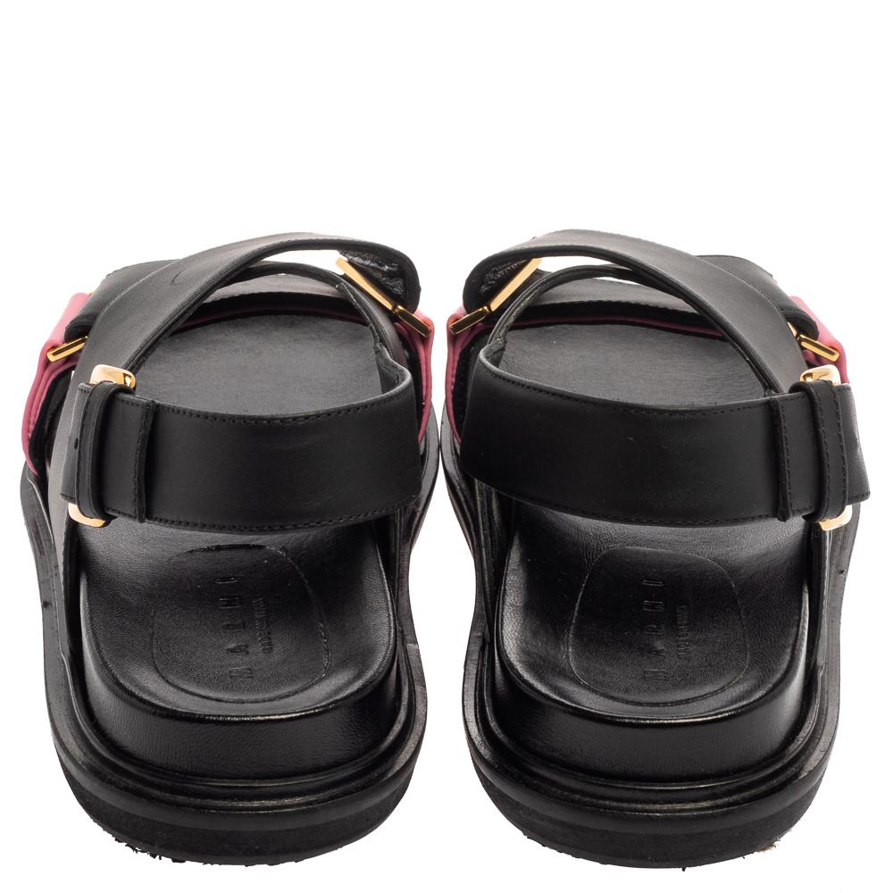 Marni Black/Pink Leather Cross-Strap Sandals Size 39.5 In New Condition In Dubai, Al Qouz 2