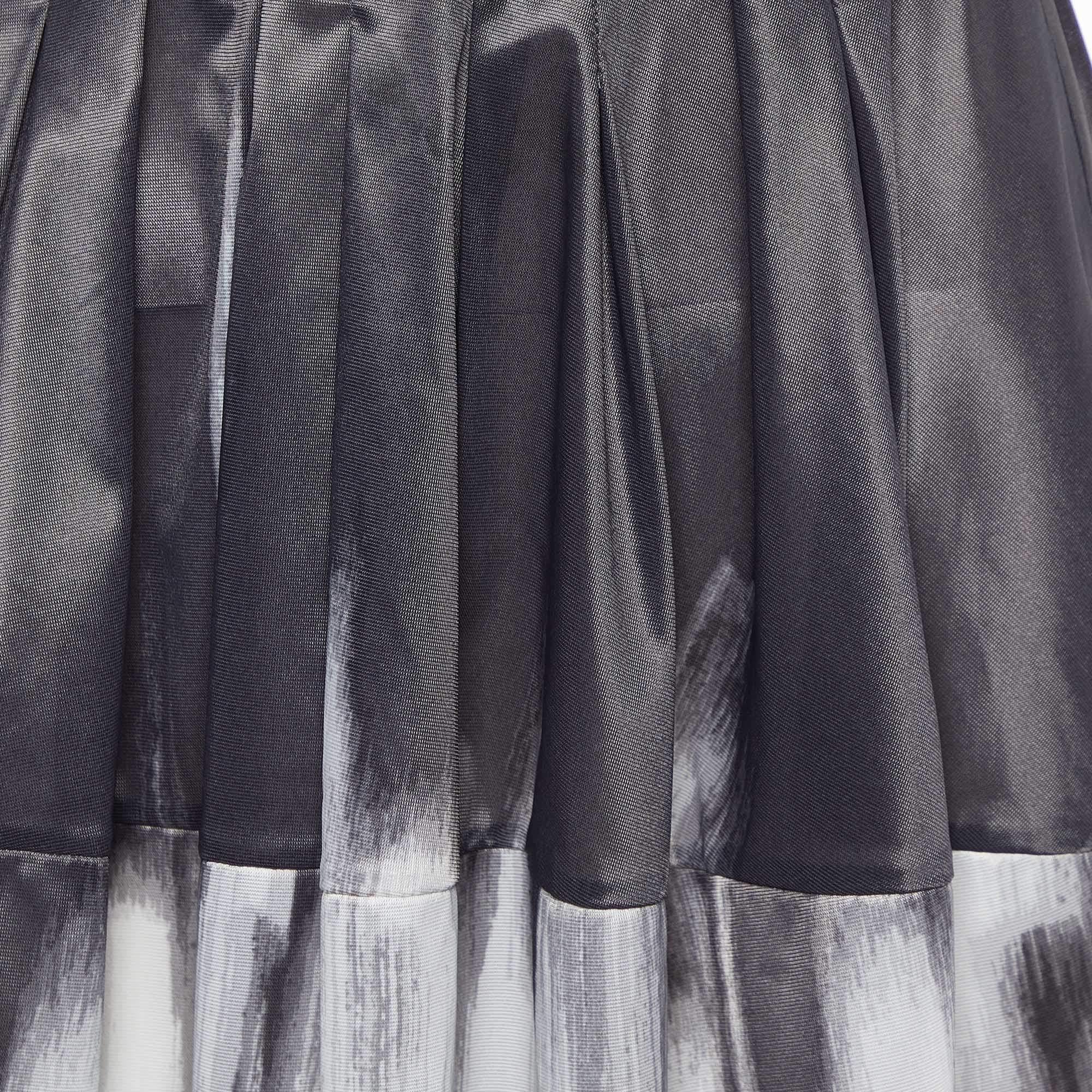 Marni Black Printed Nylon Mini Skirt S In Good Condition For Sale In Dubai, Al Qouz 2