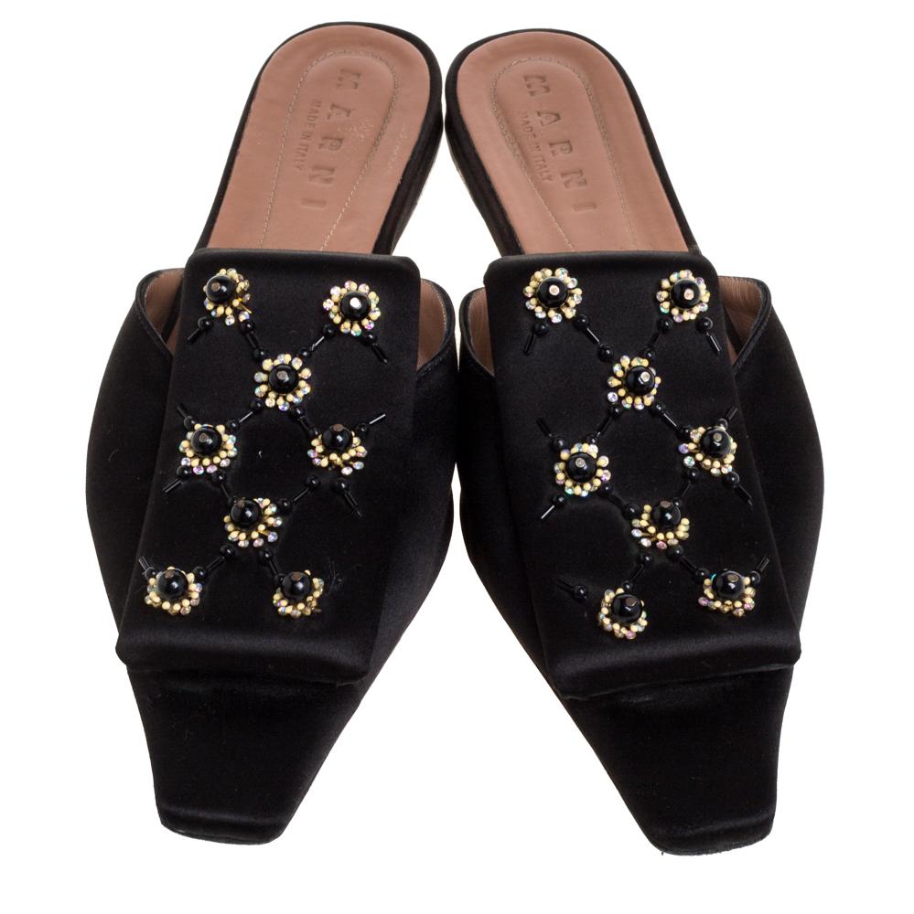 The house of Marni brings forth this luxurious pair of mules that have been designed to make you look like a fashion diva. Featuring chic embellishments on the bow, these slide-on mules are a great example of exquisite design. They are made from