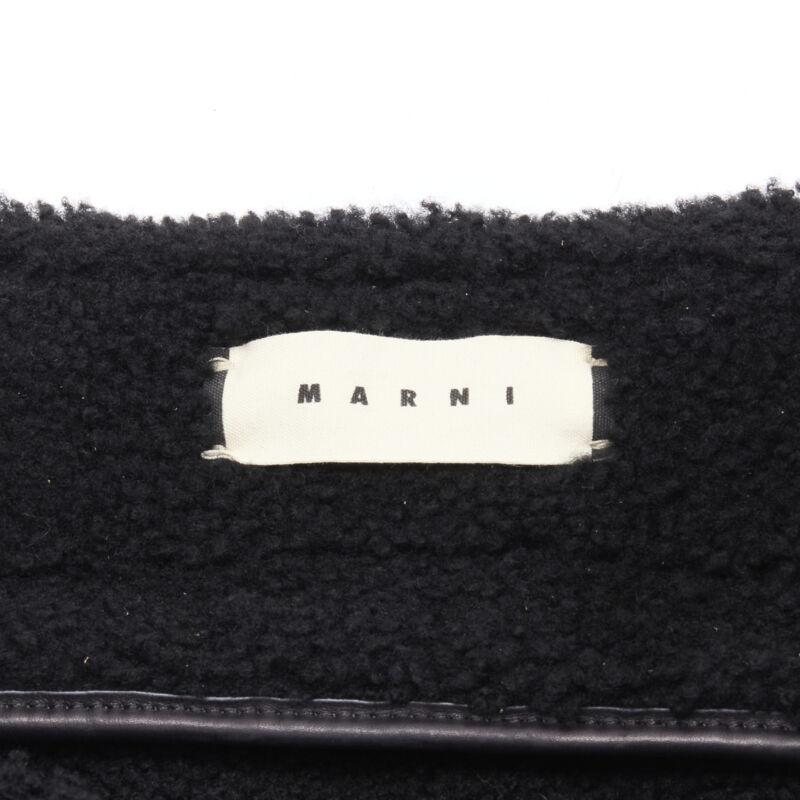 MARNI borsa morbida con manico superiore foderata in shearling nero in vendita 4