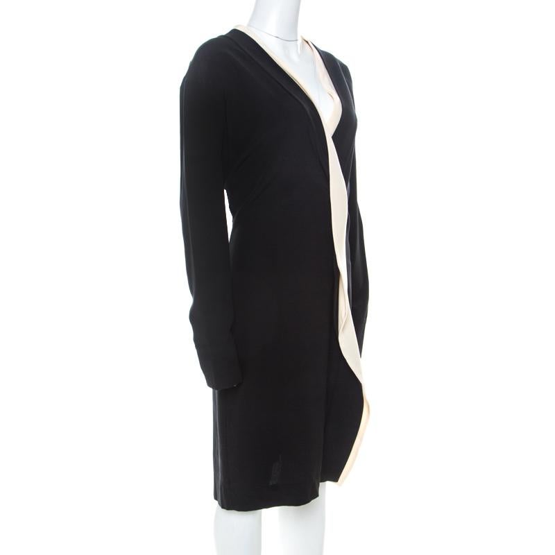 This Marni dress is every bit stylish and classy. Go for this calming black ensemble when you are in the mood to dress minimally. Beautifully made in 100% silk, this dress feature a contrast collar detail, long sleeves and zip closure.

