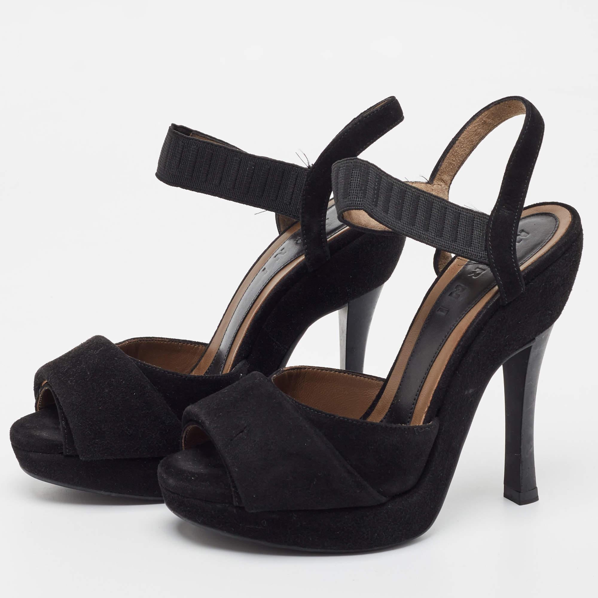 Ces sandales encadreront vos pieds de manière élégante. Fabriquées à partir de matériaux de qualité, elles affichent un design élégant et des semelles intérieures confortables.