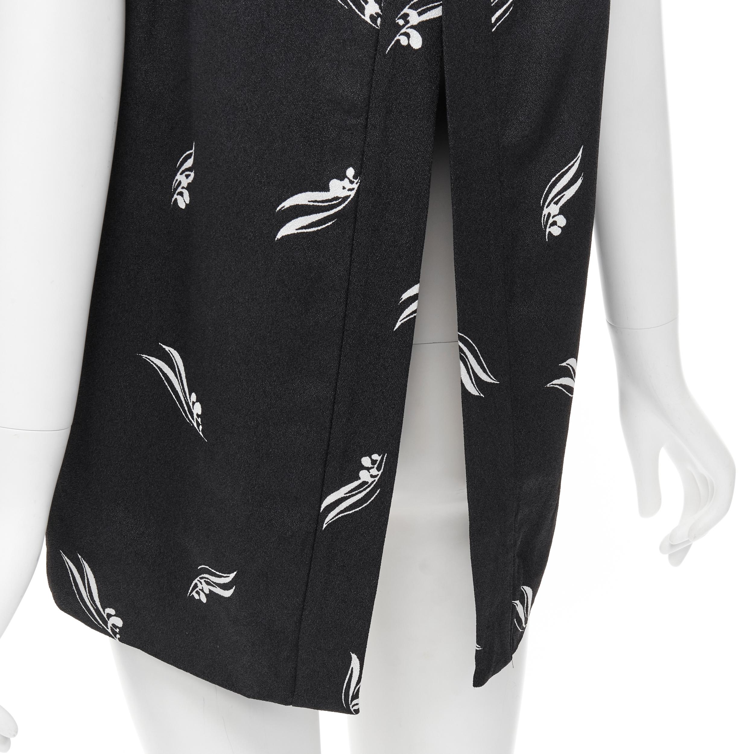 MARNI black white print crepe open split back sleeveless top IT40 S 
Reference: CELG/A00141 
Brand: Marni 
Material: Viscose 
Color: Black 
Pattern: Floral 
Closure: Button 
Made in: Italy 

CONDITION: 
Condition: Excellent, this item was pre-owned