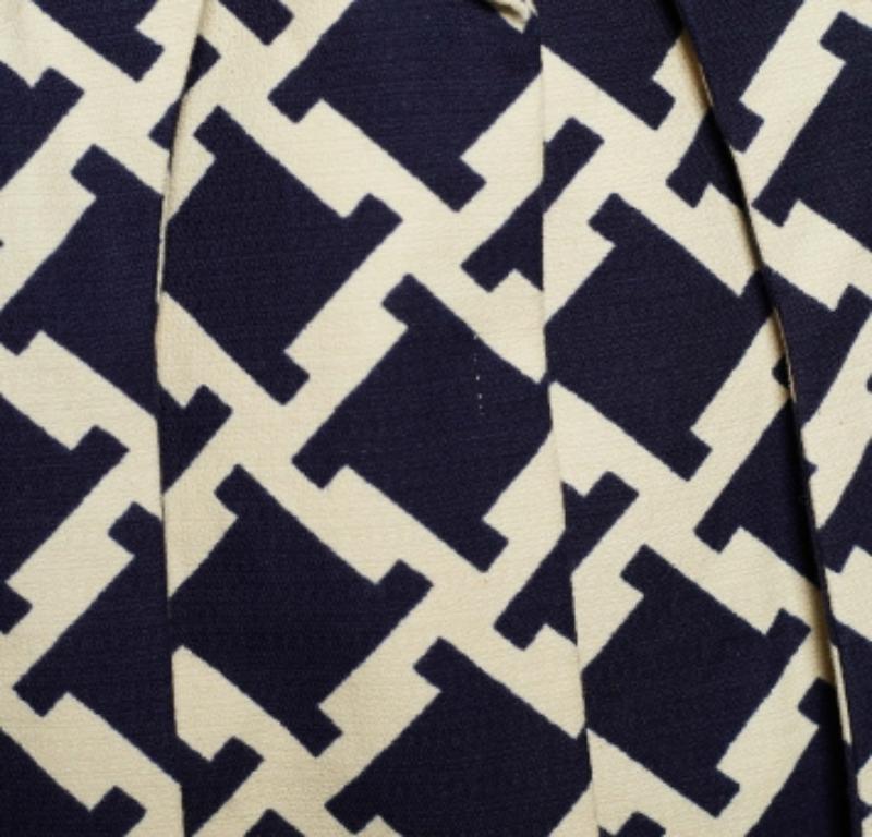 This coat from Marni is destined to make you look stylish no matter what! Fashioned in cotton fabric, this coat is embellished with Houndstooth prints and equipped with buttoned closures. It features short sleeves and four functional pockets. With