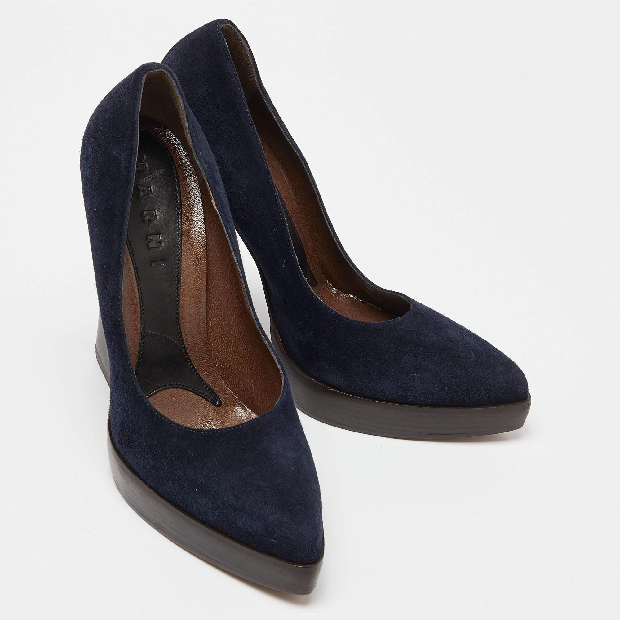 Marni - Escarpins en daim bleu à bout pointu et à plateforme - Taille 38 Excellent état - En vente à Dubai, Al Qouz 2