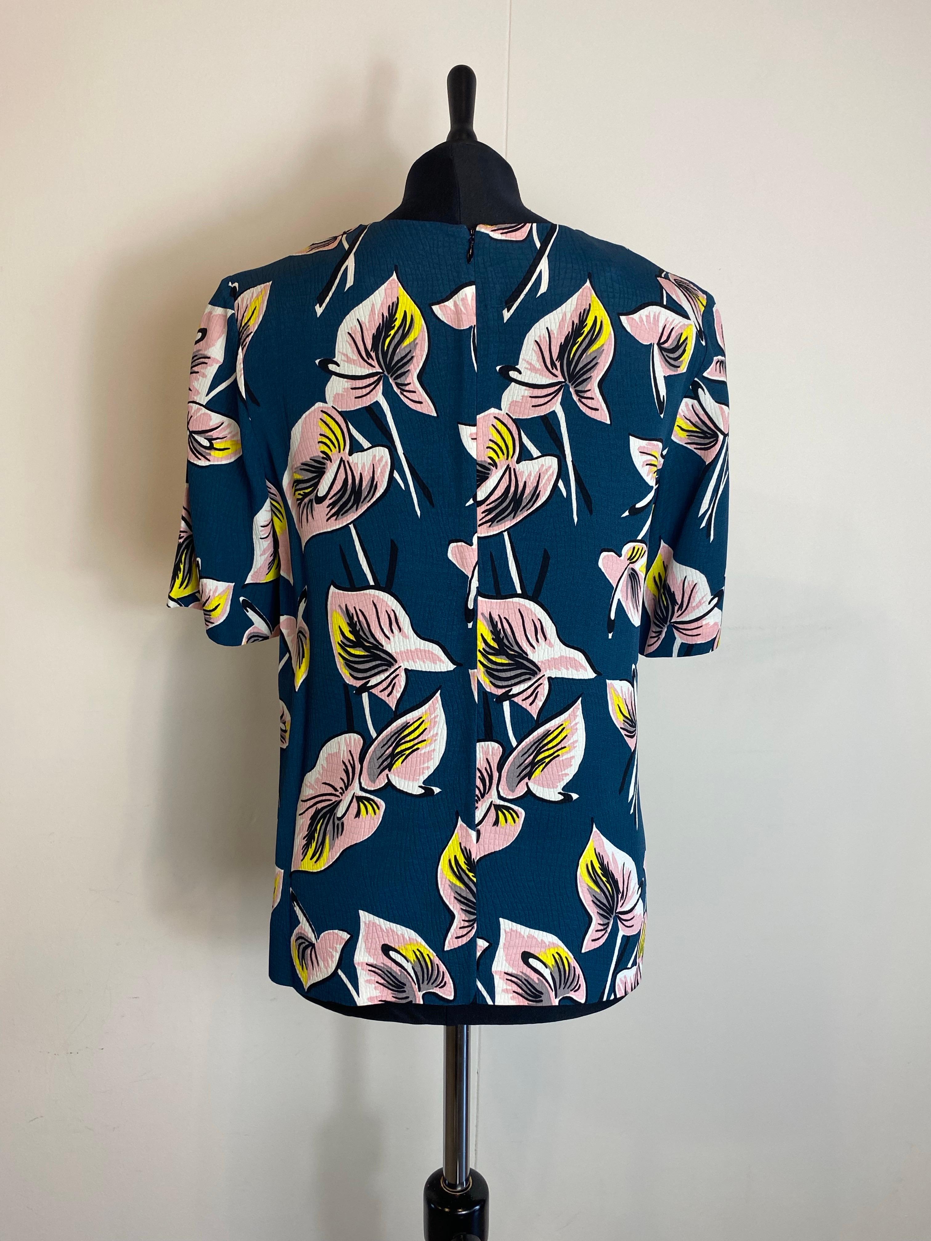Marni blue T-shirt with details. für Damen oder Herren im Angebot